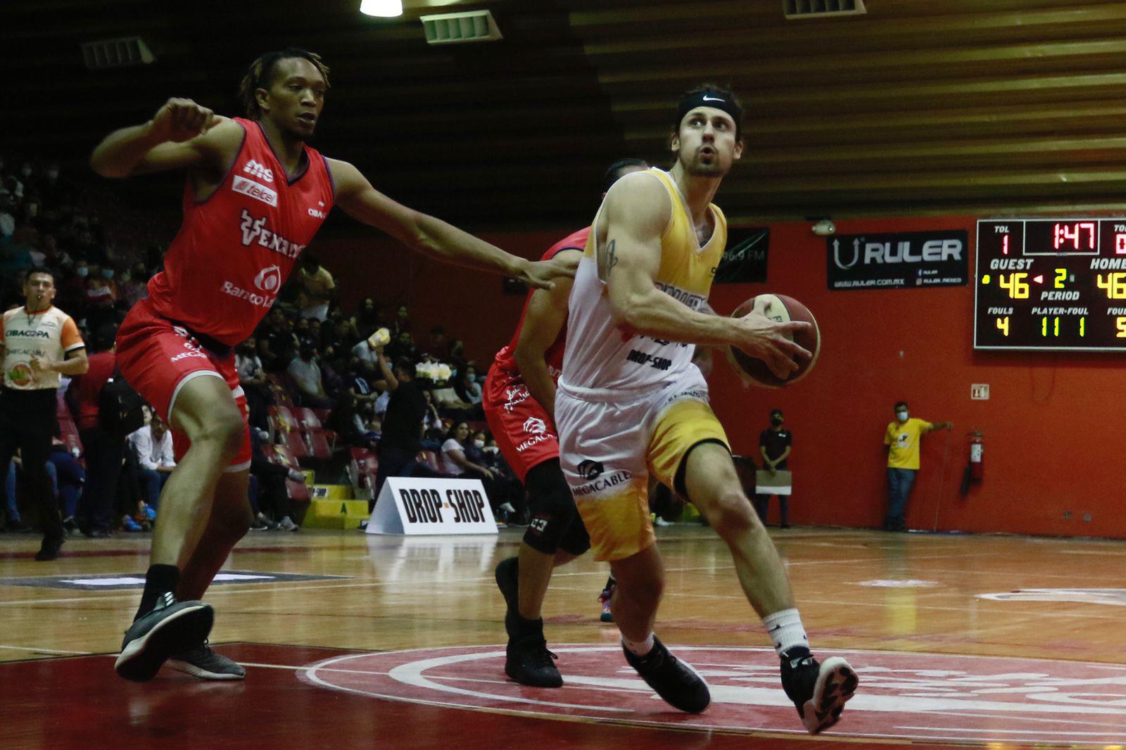 $!Caballeros de Culiacán pierde ante Venados Basketball en cerrado juego inaugural