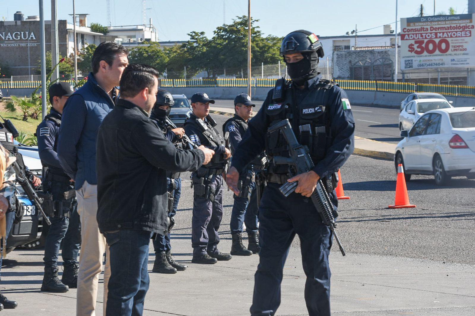 $!Entrega Gobierno de Culiacán 10 patrullas a la Policía Municipal; invierten $12.3 millones