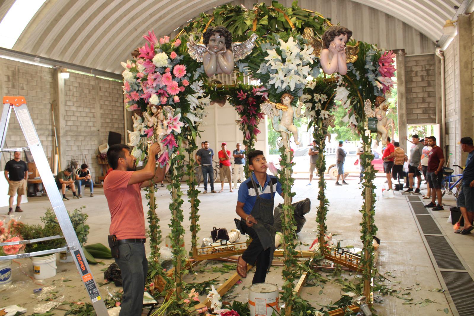 $!Lo más pesado es llevar el paso de la gente: cargadores de la Virgen del Rosario