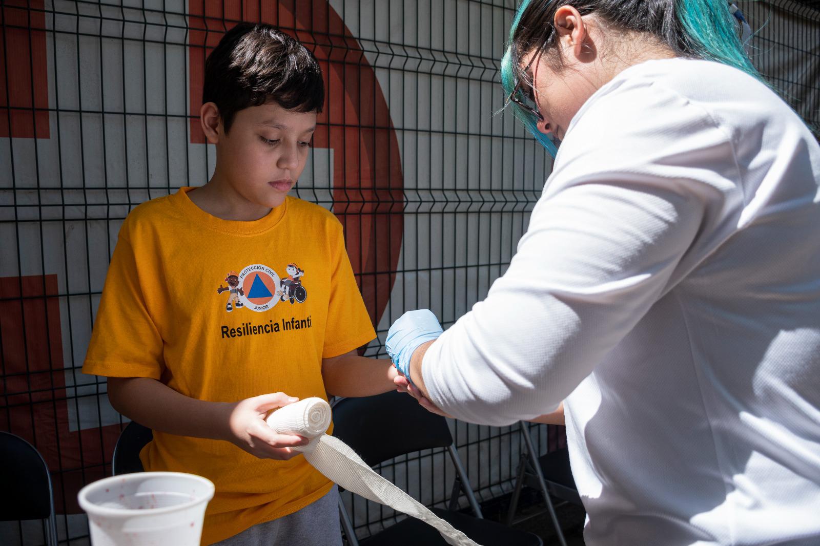 $!Niños de Culiacán aprenden técnicas de primeros auxilios con Protección Civil