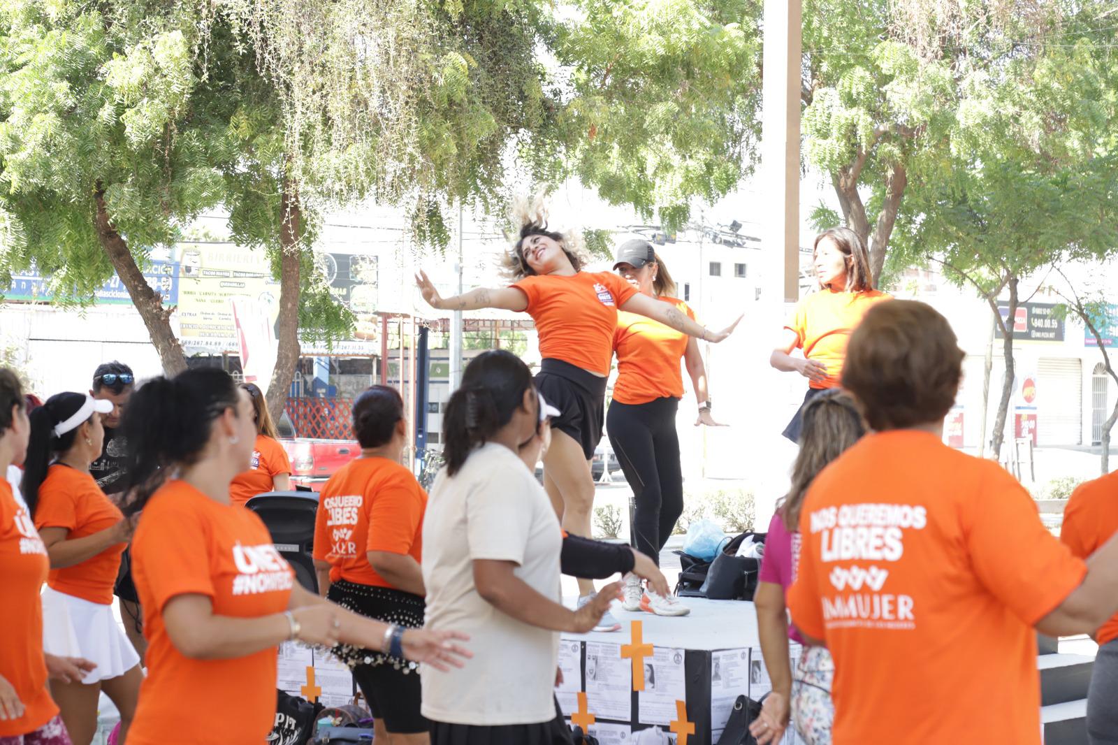 $!Conmemoran el Día Internacional contra la Violencia hacia las Mujeres con clase de zumba