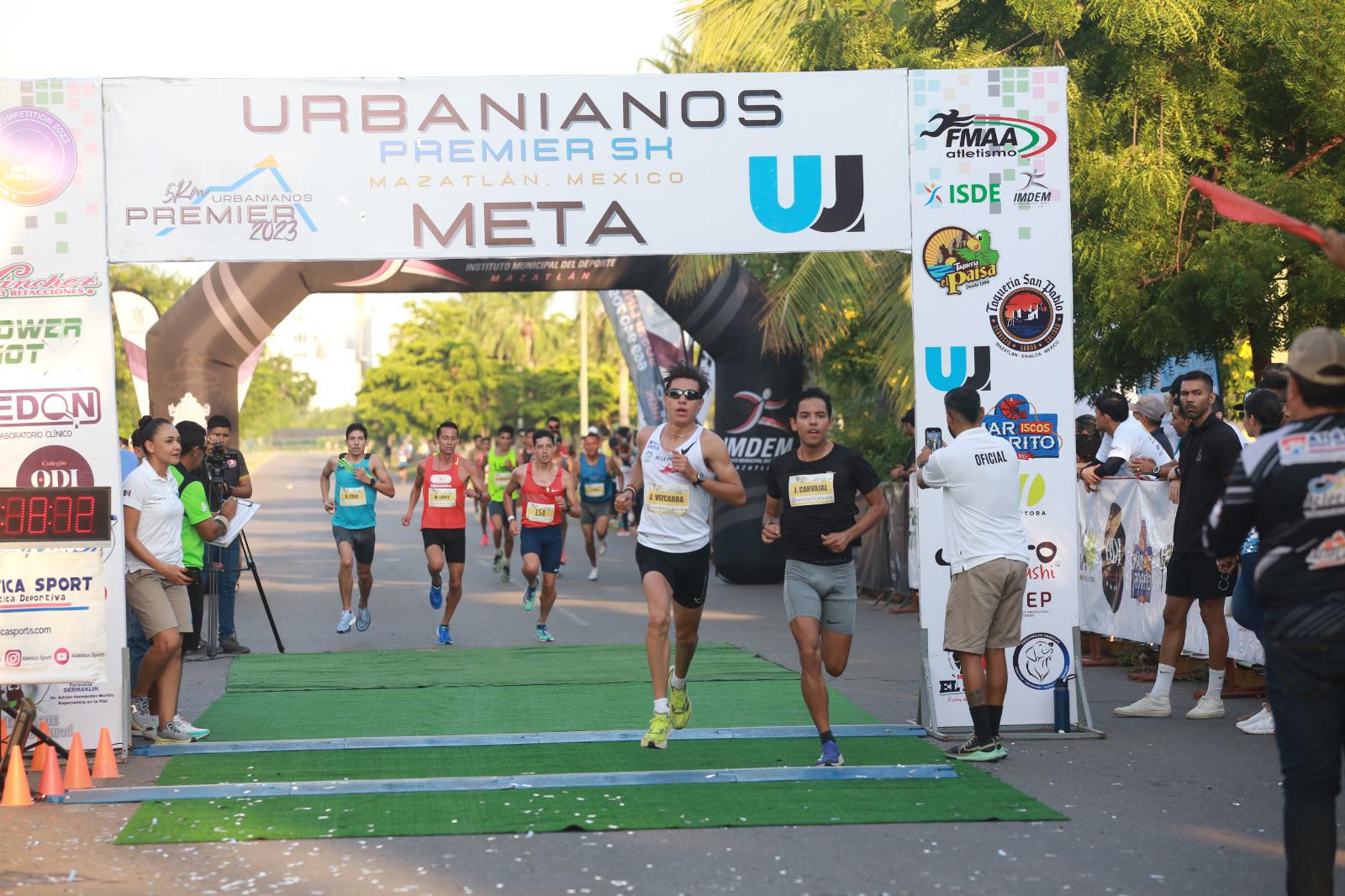 $!Impone Elvia Beatriz Carranco nueva marca en la Carrera 5 KM Urbanianos Premier