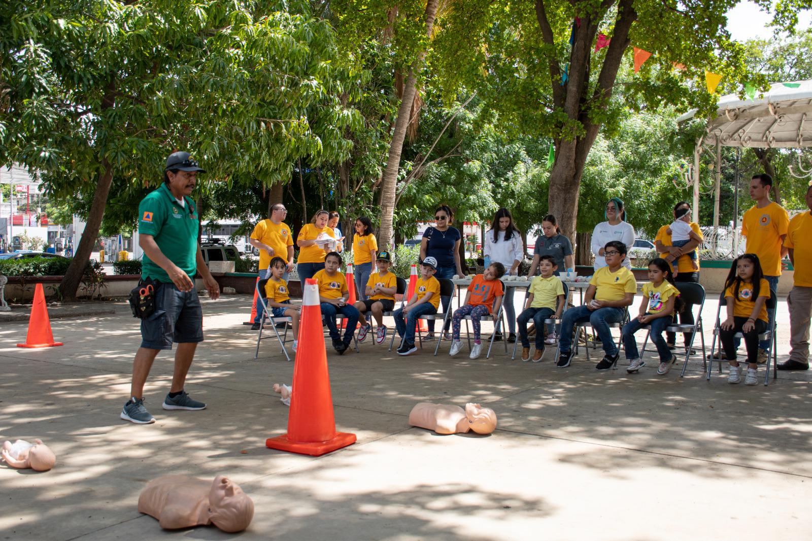 $!Niños de Culiacán aprenden técnicas de primeros auxilios con Protección Civil