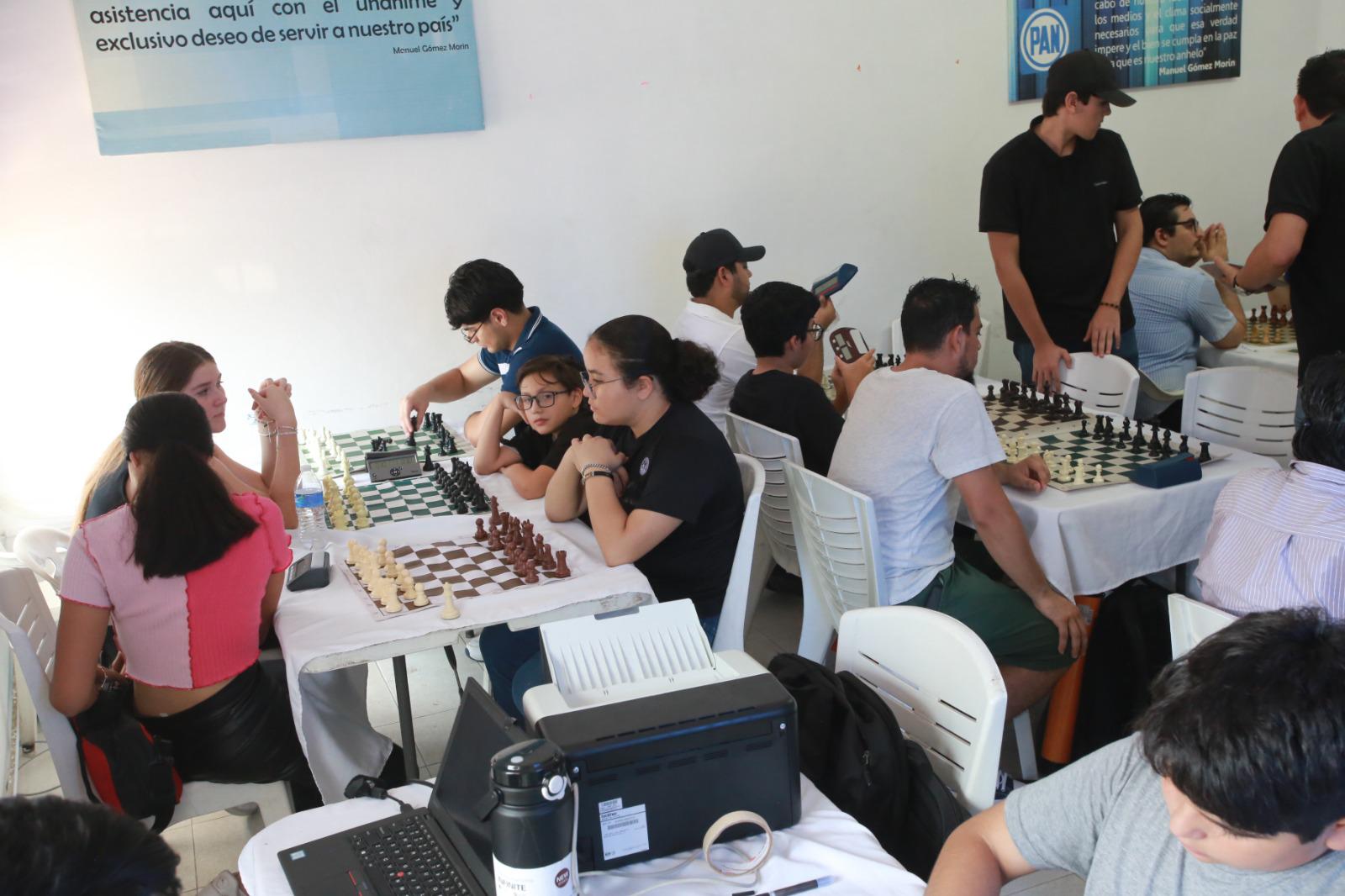 $!Hiram Velarde domina el tablero en Torneo Manuel Gómez Morín