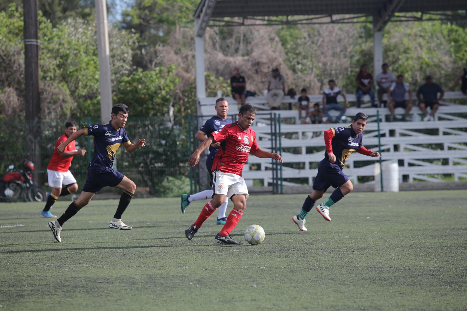 $!Mariscos El Toro y Federales FC son los nuevos reyes de la Liga Superveteranos Municipales