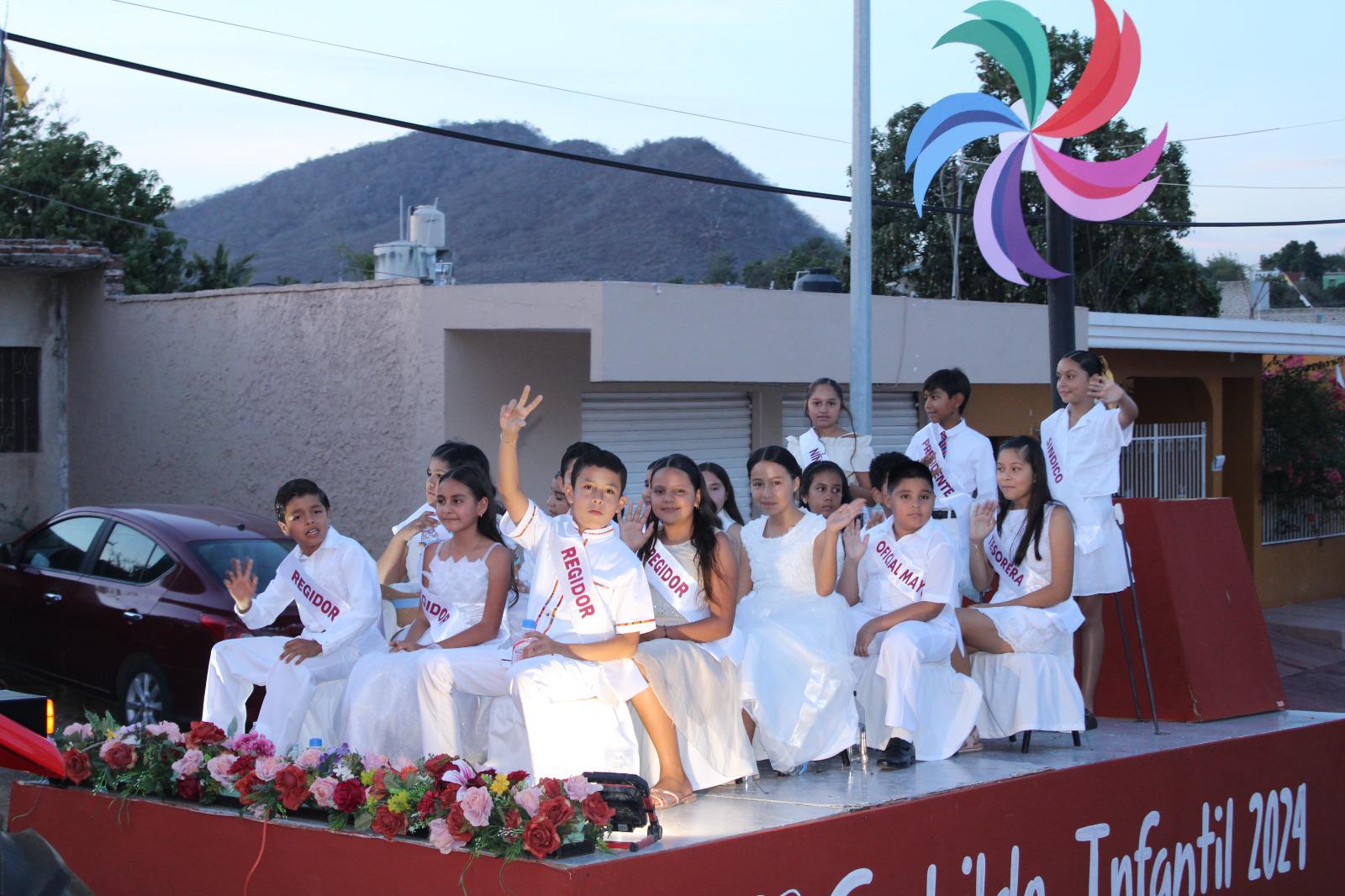 $!Se llenan de fiesta las calles de Rosario con el desfile de la Primavera