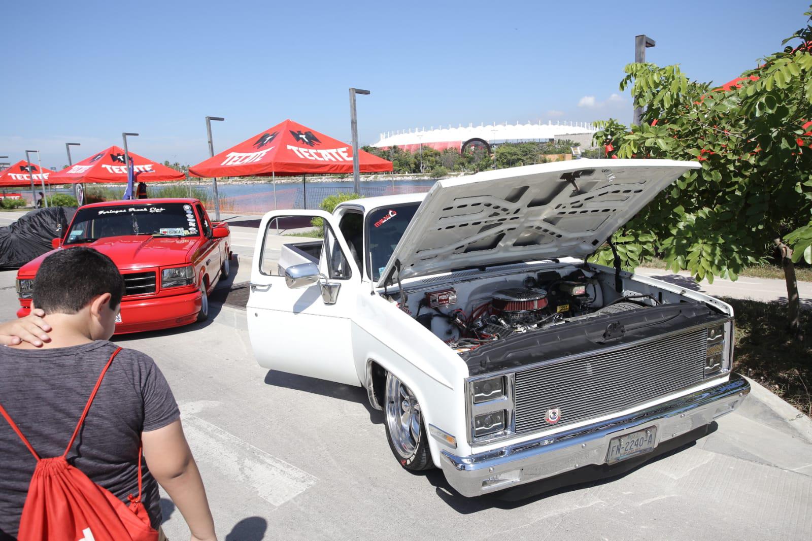 $!Decenas de camionetas y autos se exhiben en la Ruta 15 Fest, en Mazatlán