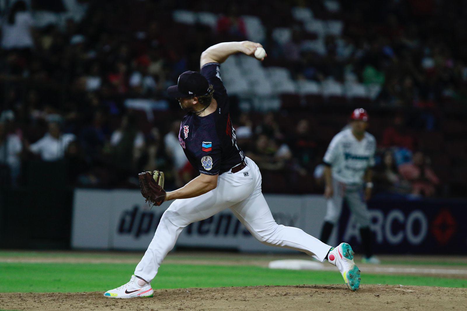 $!Tomateros de Culiacán iguala la ‘Guerra Civil’ con blanqueada a Venados