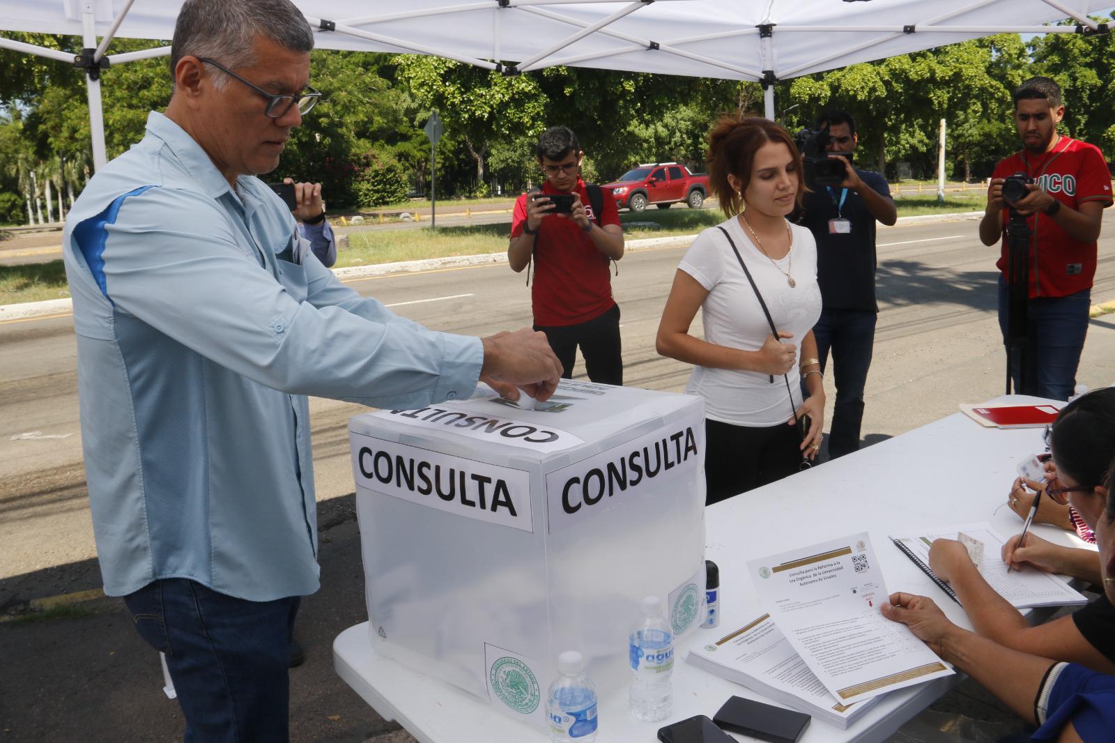 $!Pese a clases virtuales y violencia, Congreso instala mesas de consulta en Ciudad Universitaria, en Culiacán