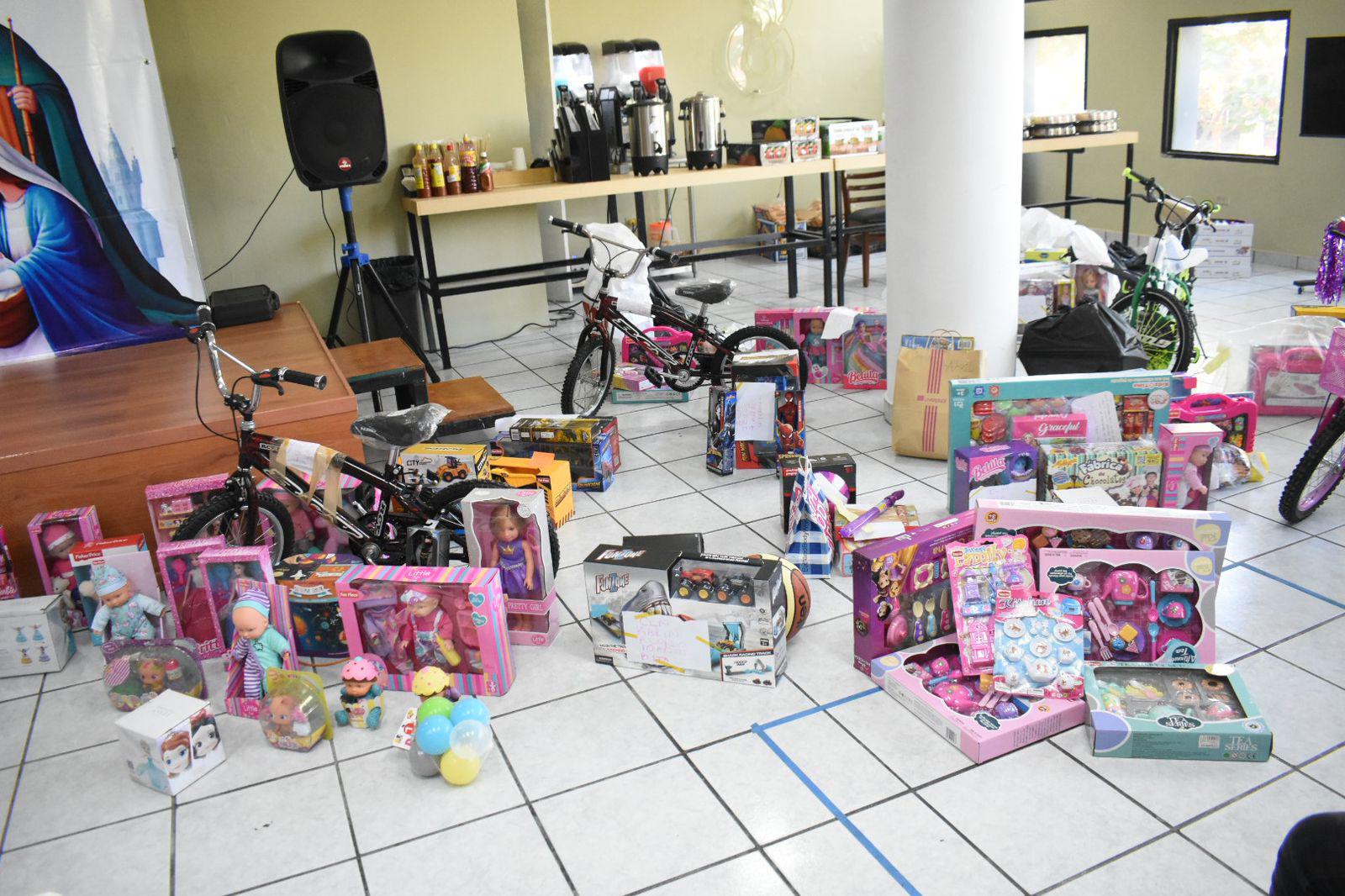 $!Los Reyes Magos de Noroeste entregan alegrías a niñas y niños de Culiacán