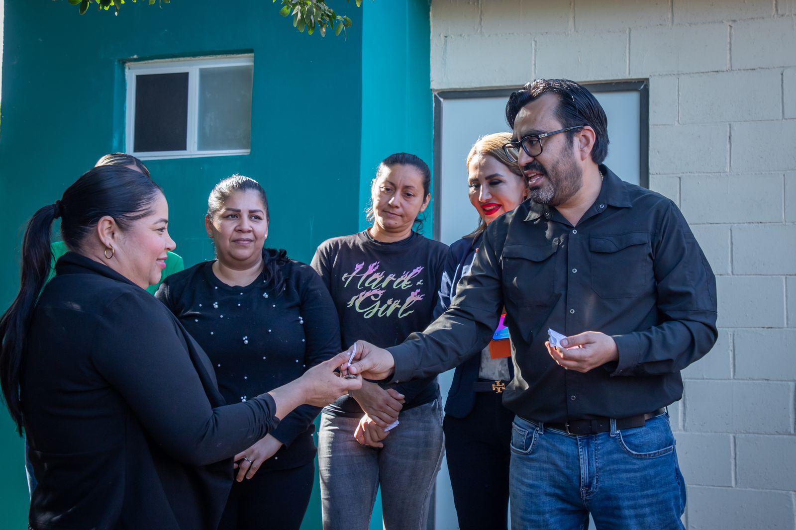 $!Entregan cancha de futbol, acciones de vivienda e inauguran obras de rehabilitación en Tepuche