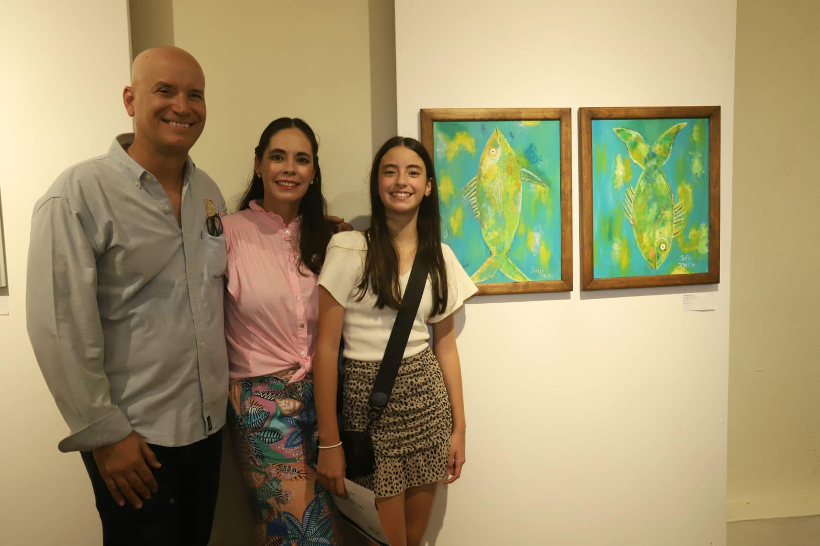 $!Rodrigo Díaz y Laura Moreno de Díaz con su hija Sofía.