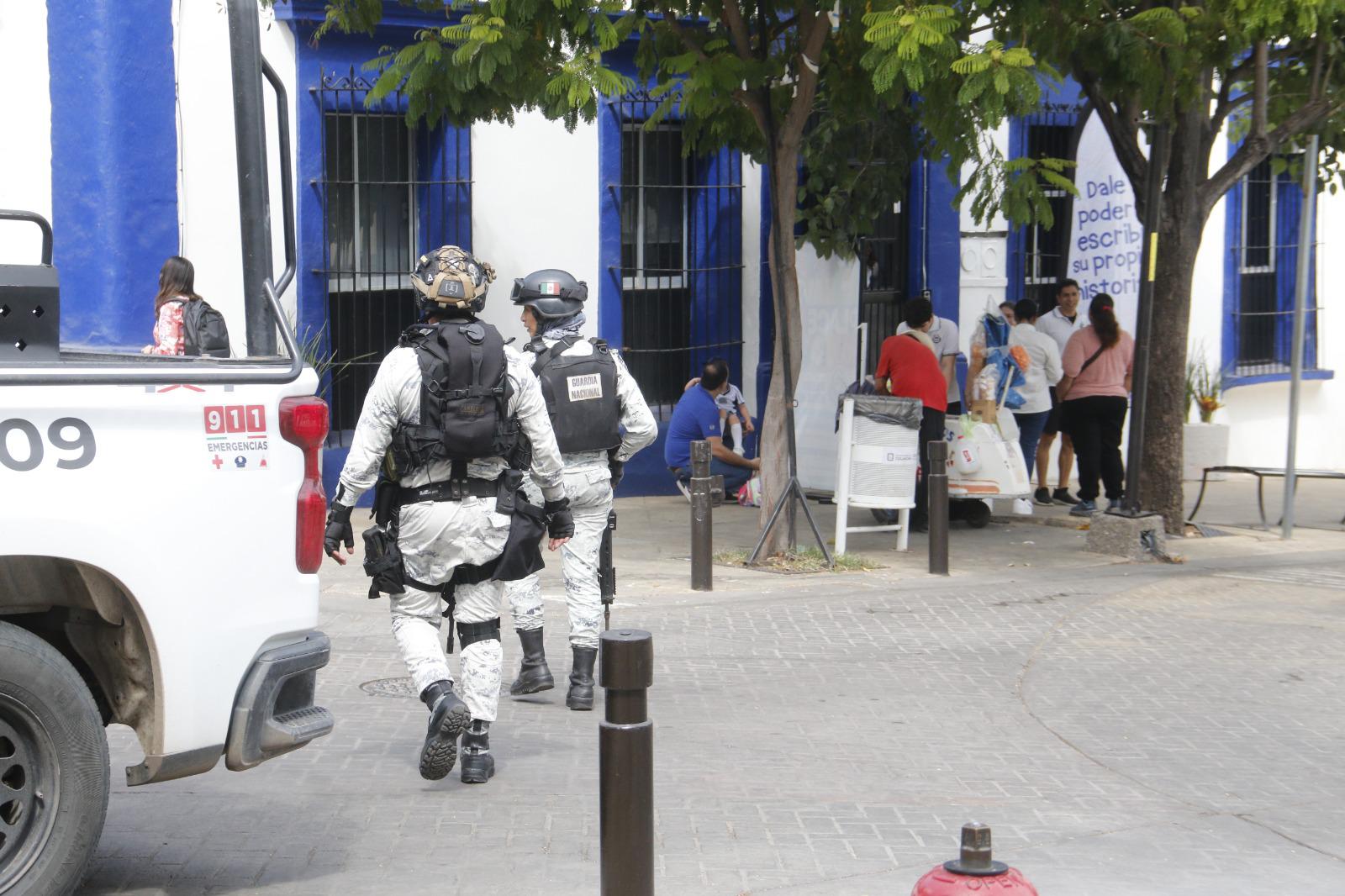 $!Patrulla y vigila la Guardia Nacional en zona Centro y escuelas en Culiacán