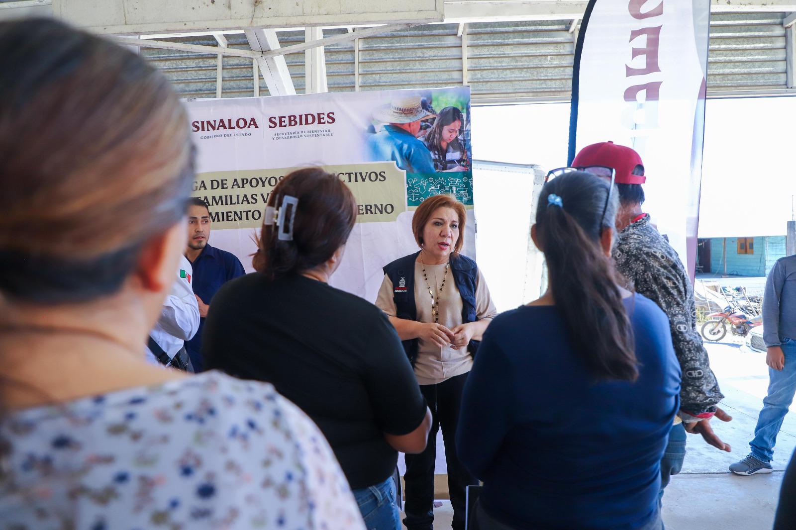 $!Sebides atiende la sierra de Concordia y brinda apoyos a familias en Mazatlán