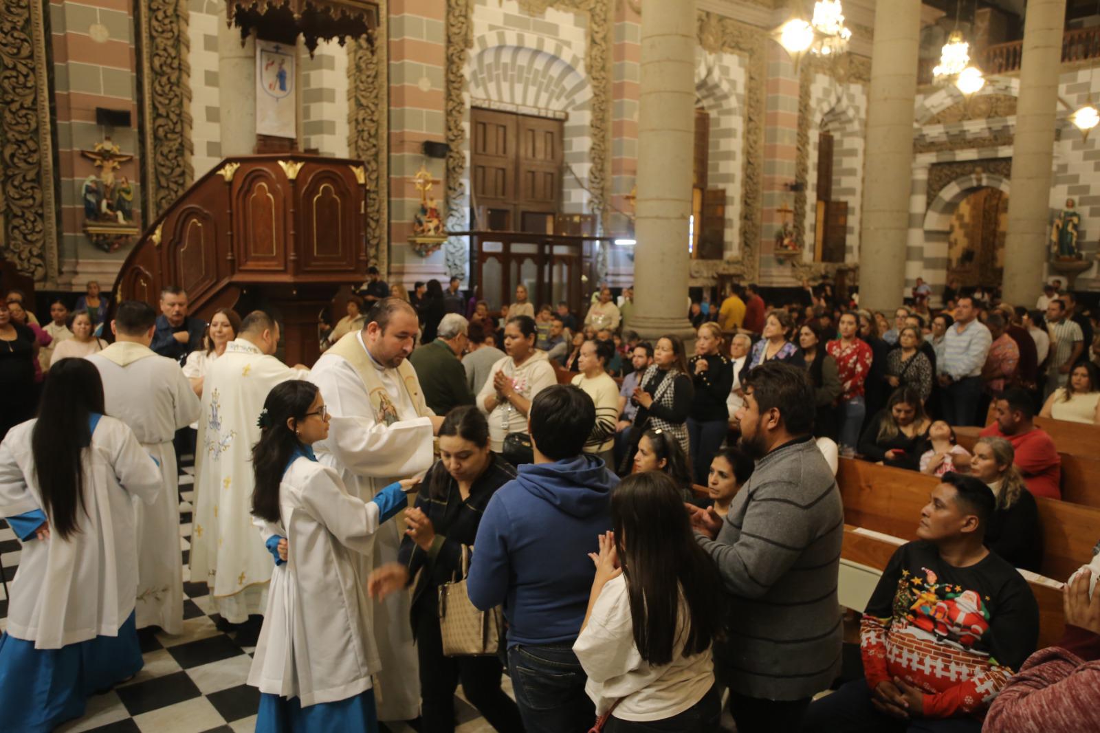 $!Canta ‘El Yaki’ Las Mañanitas a la Inmaculada Concepción