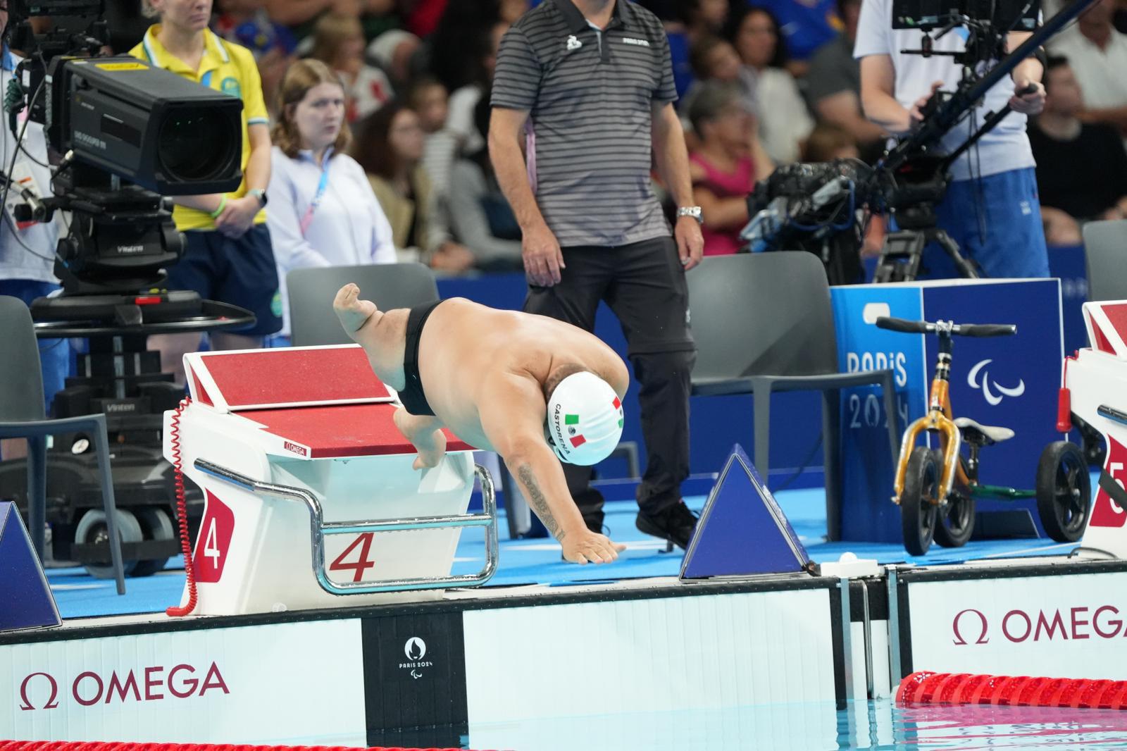 $!Arnulfo Castorena refrenda oro paralímpico en 50 metros pecho de París 2024