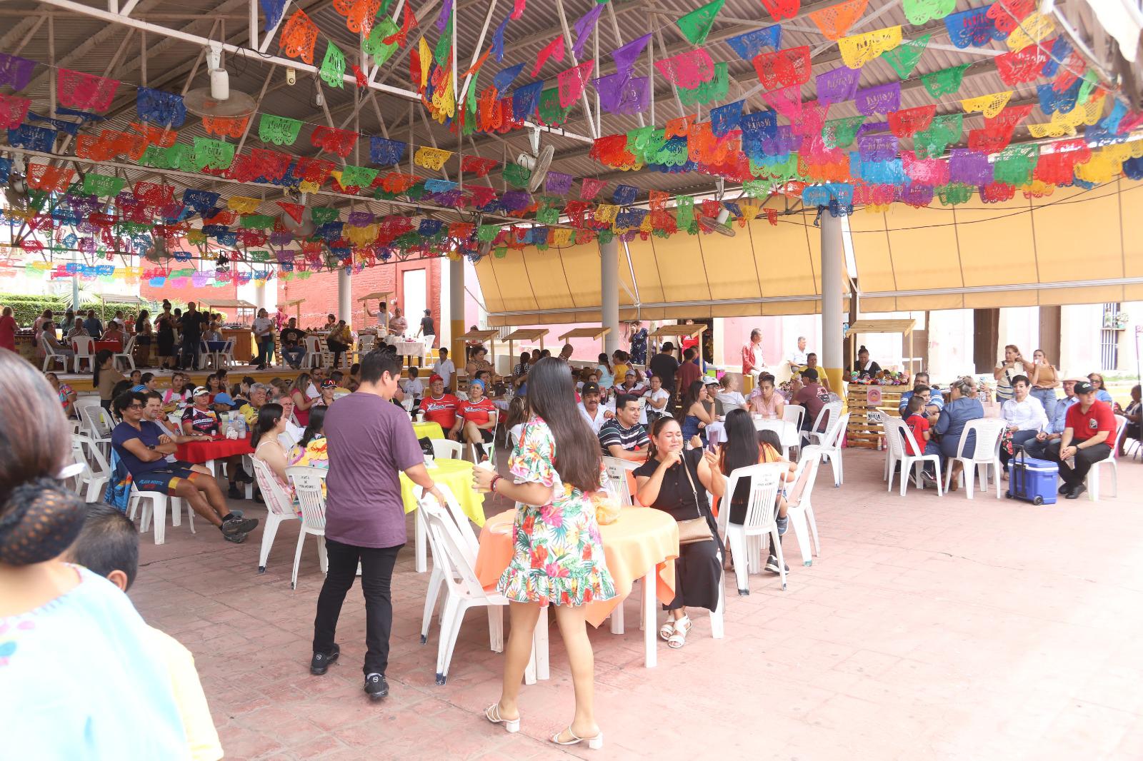 $!Muestran en tianguis la gastronomía, artesanías e historias de La Noria