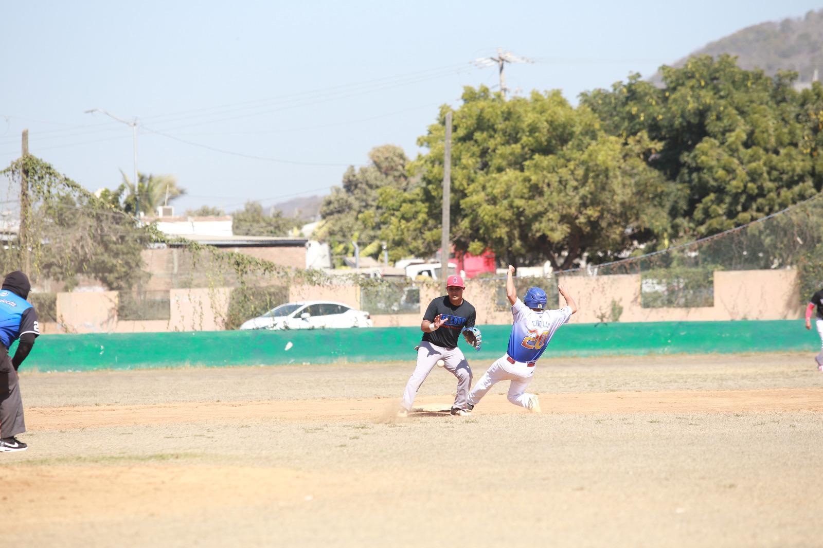 $!Sección 53 A empieza con el pie derecho en Beisbol Burócrata