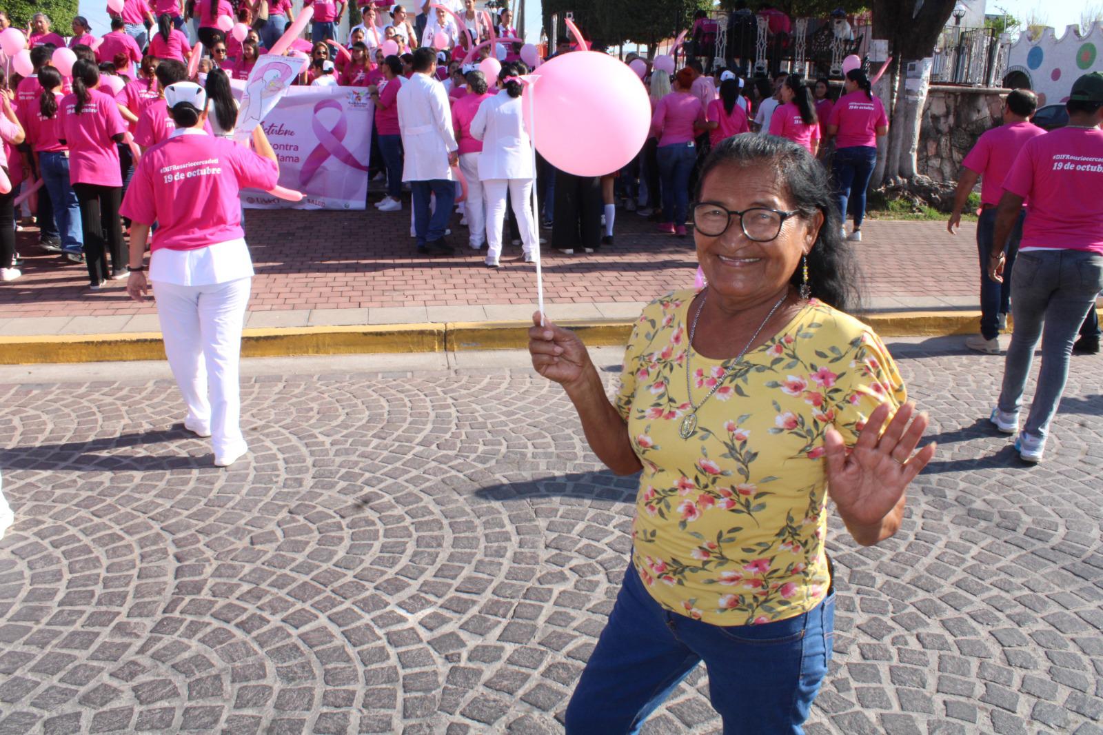 $!En Rosario, marchan de rosa para crear conciencia sobre el cáncer de mama