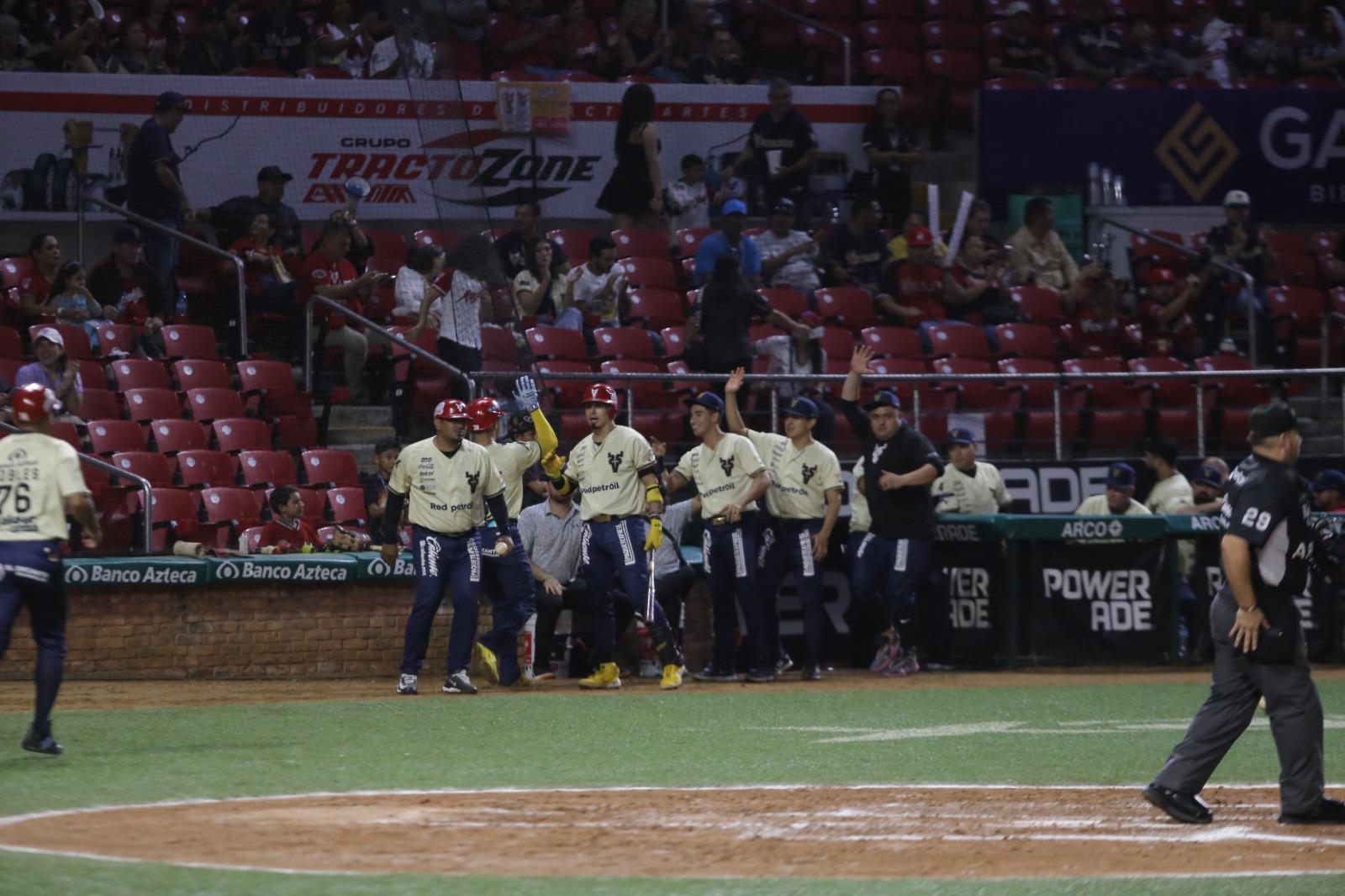 $!Venados viene de atrás y barre en la serie a Mexicali