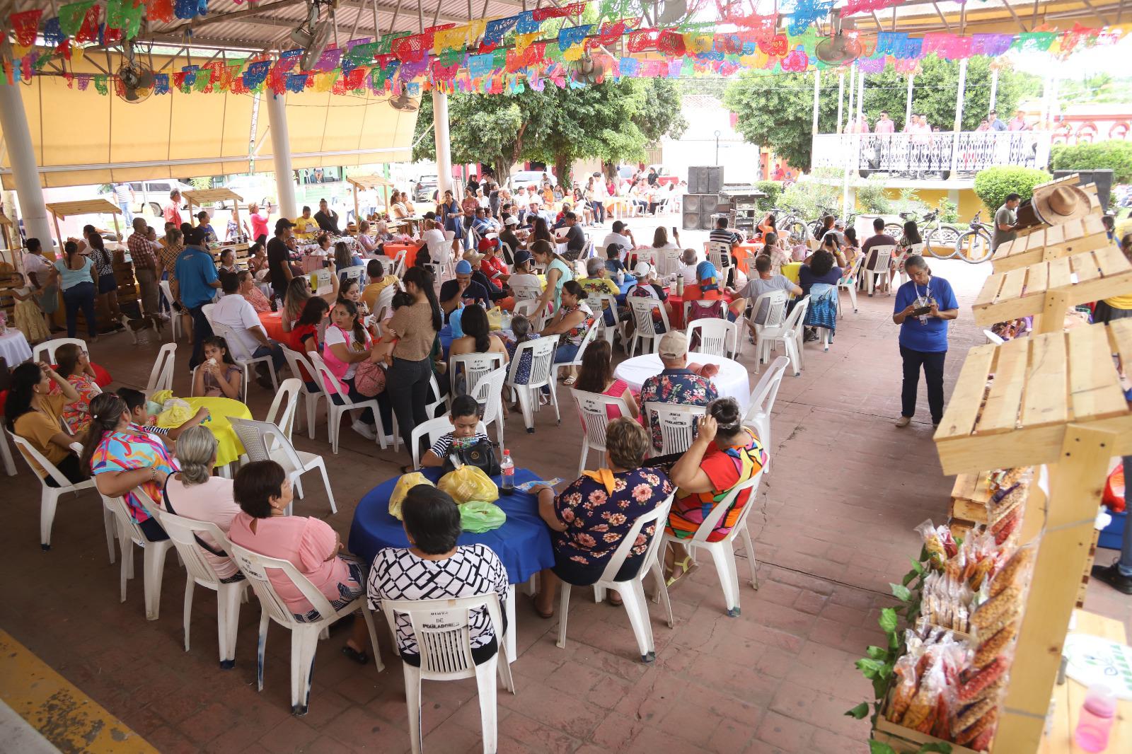 $!Muestran en tianguis la gastronomía, artesanías e historias de La Noria