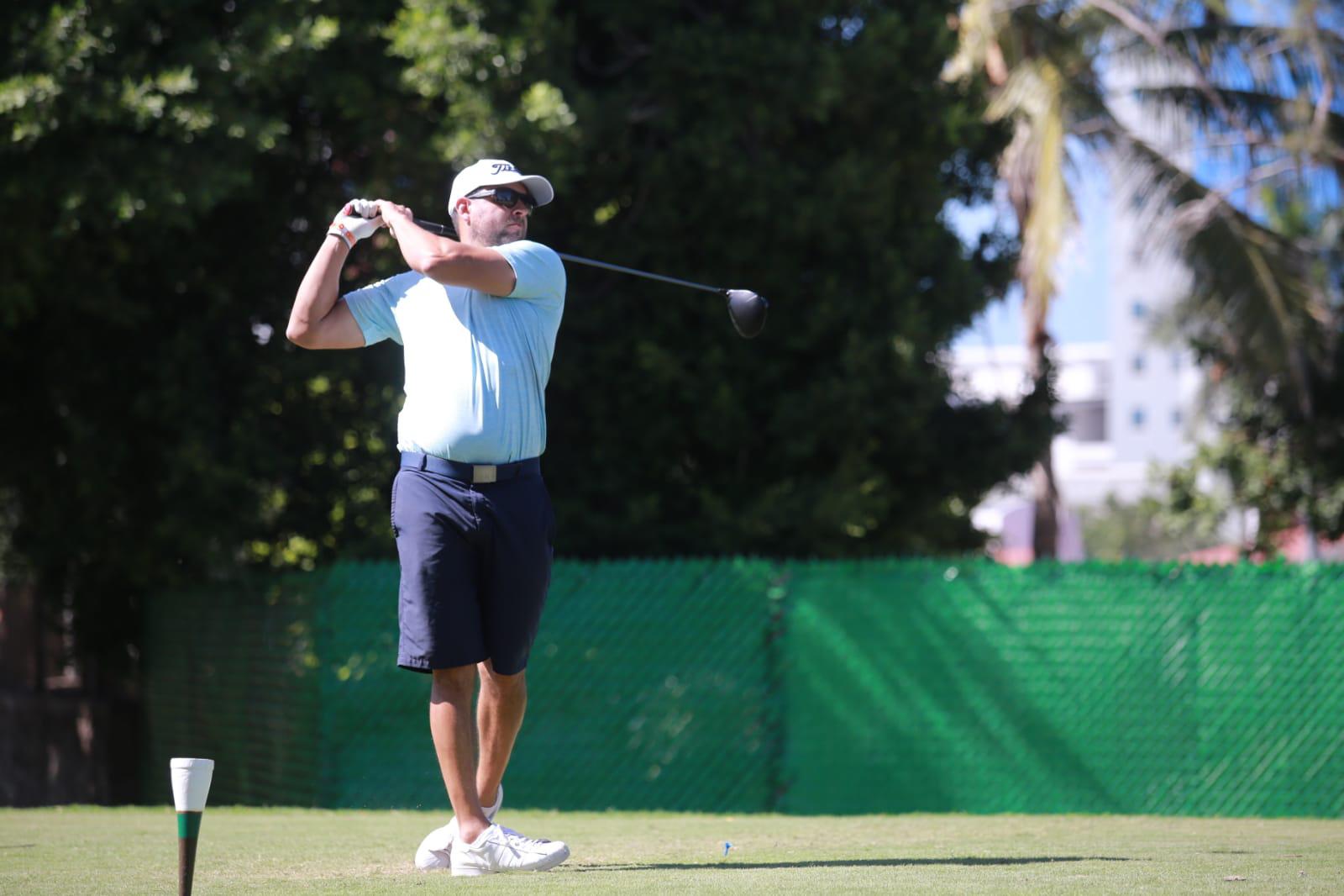 $!Mazatleco Diego Medina ratifica su etiqueta y se adueña del Torneo Anual de Golf de El Cid