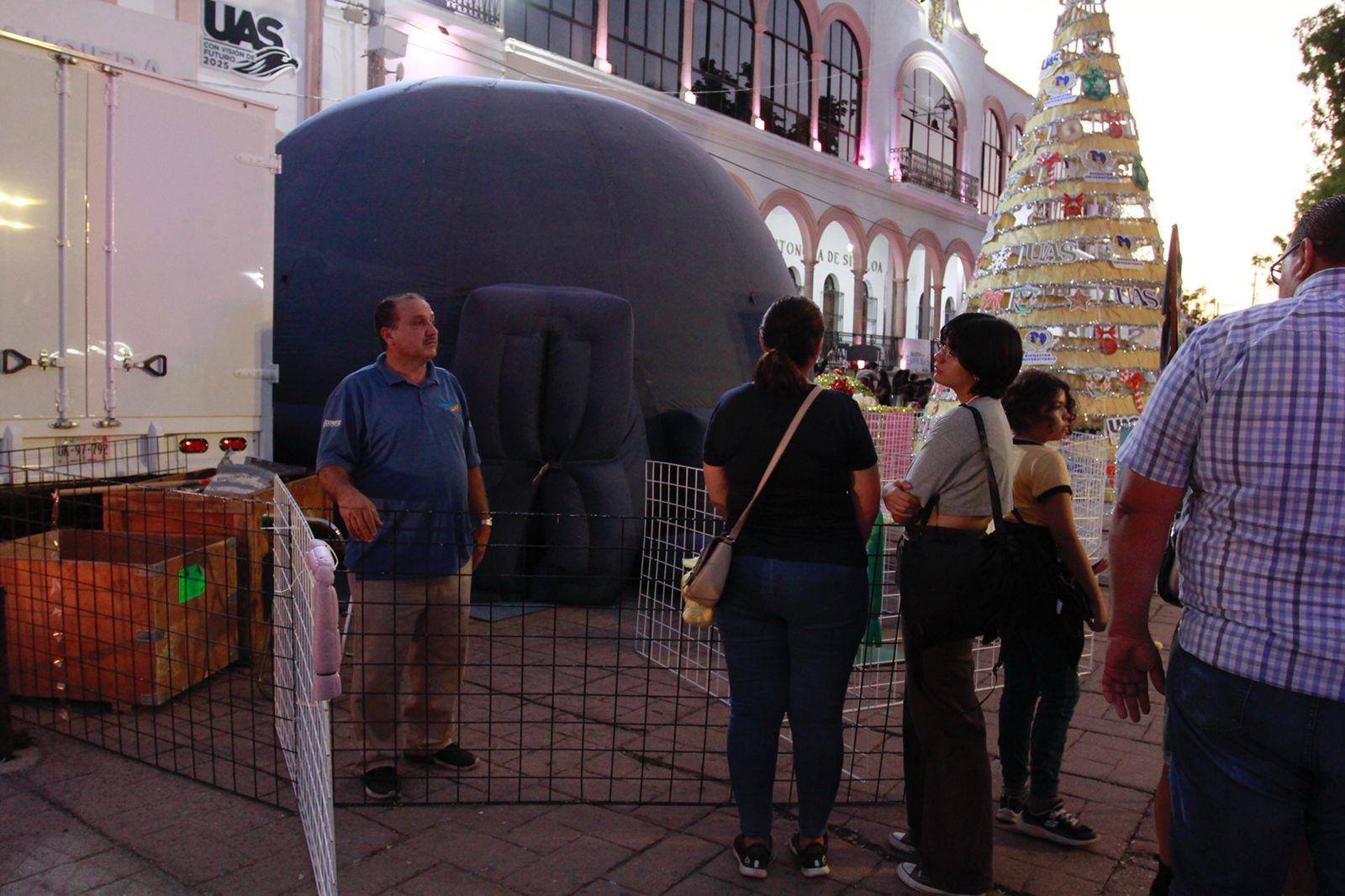 $!Niños disfrutan y aprenden del espacio en la Noche de Estrellas en Culiacán