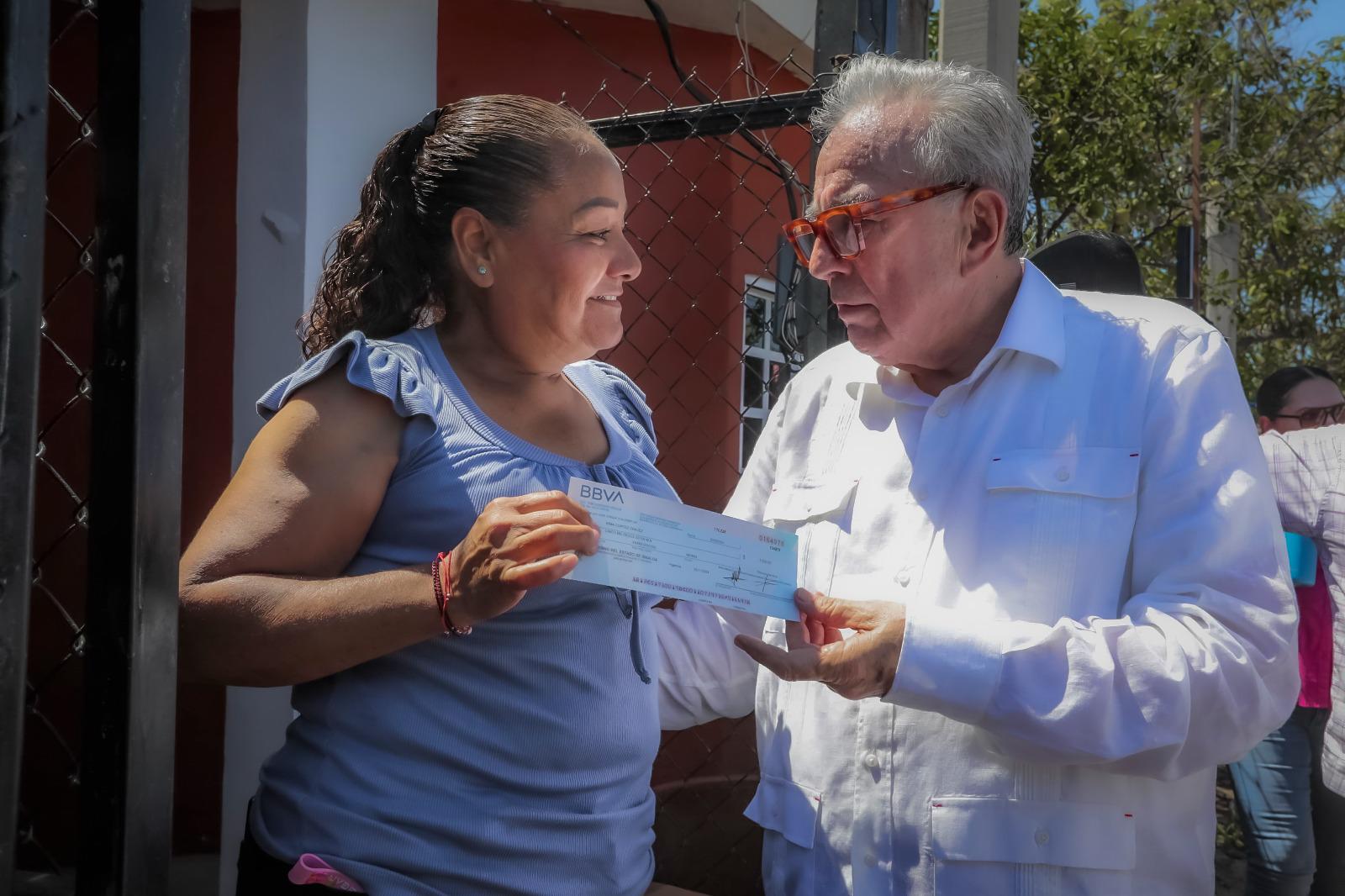 $!Entregan apoyos directos a familias afectadas por la tormenta Ileana en Sinaloa