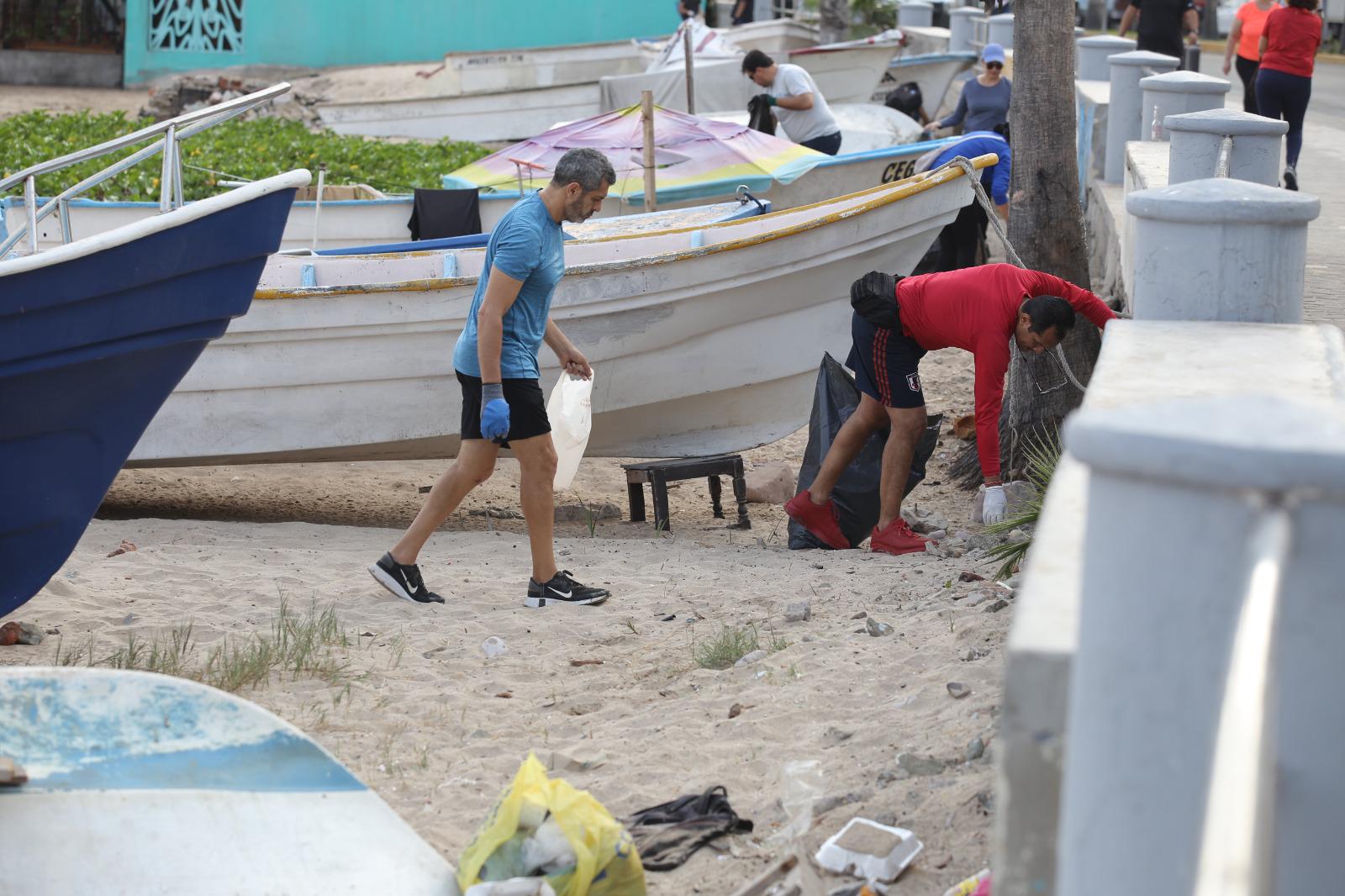 $!Celebran el Día Mundial de los Océanos con mega limpieza de playas, en Mazatlán