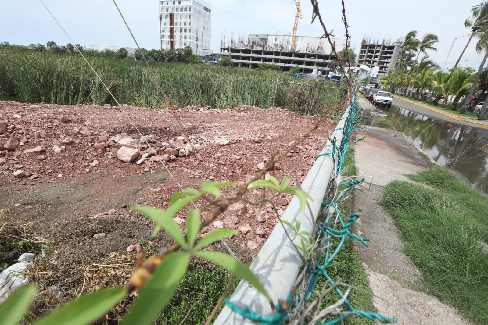 $!Protestan vecinos del Fraccionamiento Flamingos por el relleno y las inundaciones