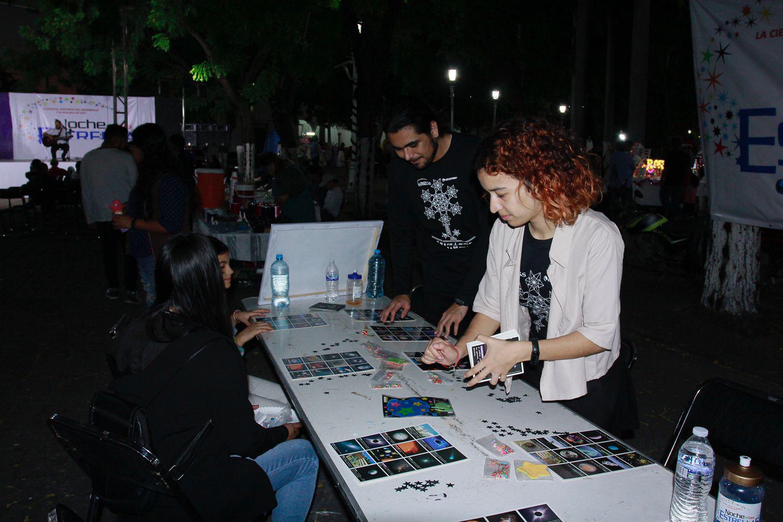 $!Niños disfrutan y aprenden del espacio en la Noche de Estrellas en Culiacán