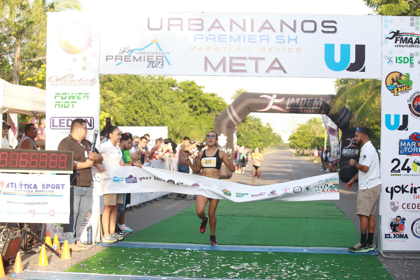 $!Impone Elvia Beatriz Carranco nueva marca en la Carrera 5 KM Urbanianos Premier