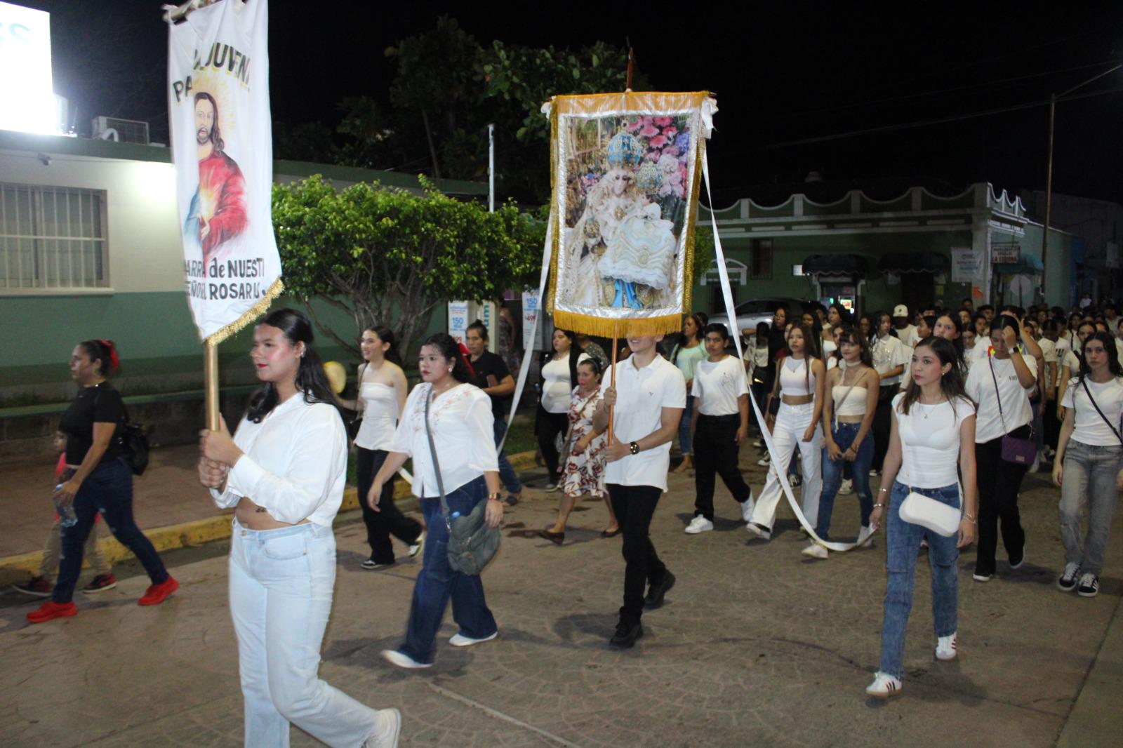 $!Jóvenes piden en peregrinación que vuelva la paz en Sinaloa