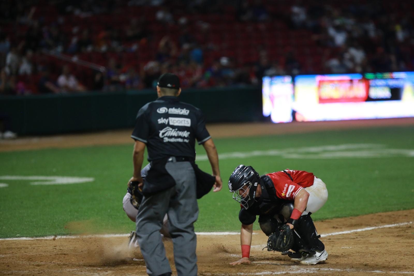 $!Tomateros pinta de guinda el clásico ante Venados