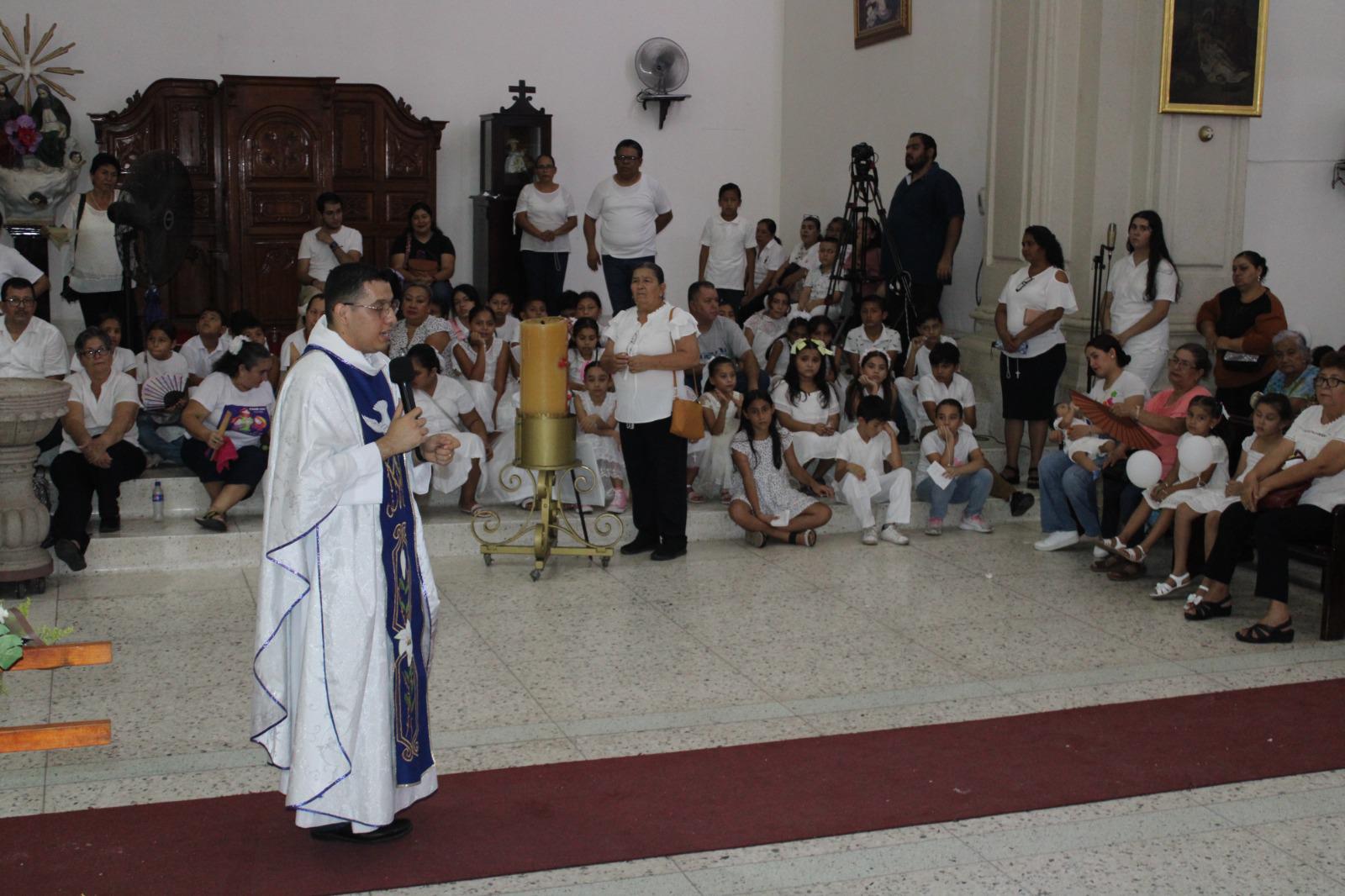 $!Pese a lluvia, niños ofrendan su alegría y peregrinar a la Virgen de Rosario