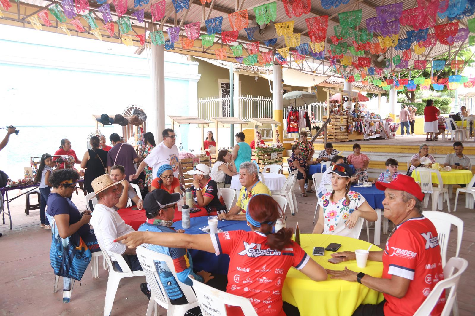 $!Muestran en tianguis la gastronomía, artesanías e historias de La Noria