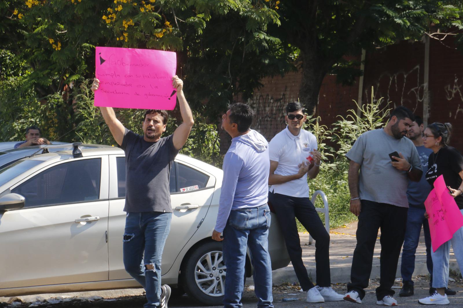 $!Pese a clases virtuales y violencia, Congreso instala mesas de consulta en Ciudad Universitaria, en Culiacán