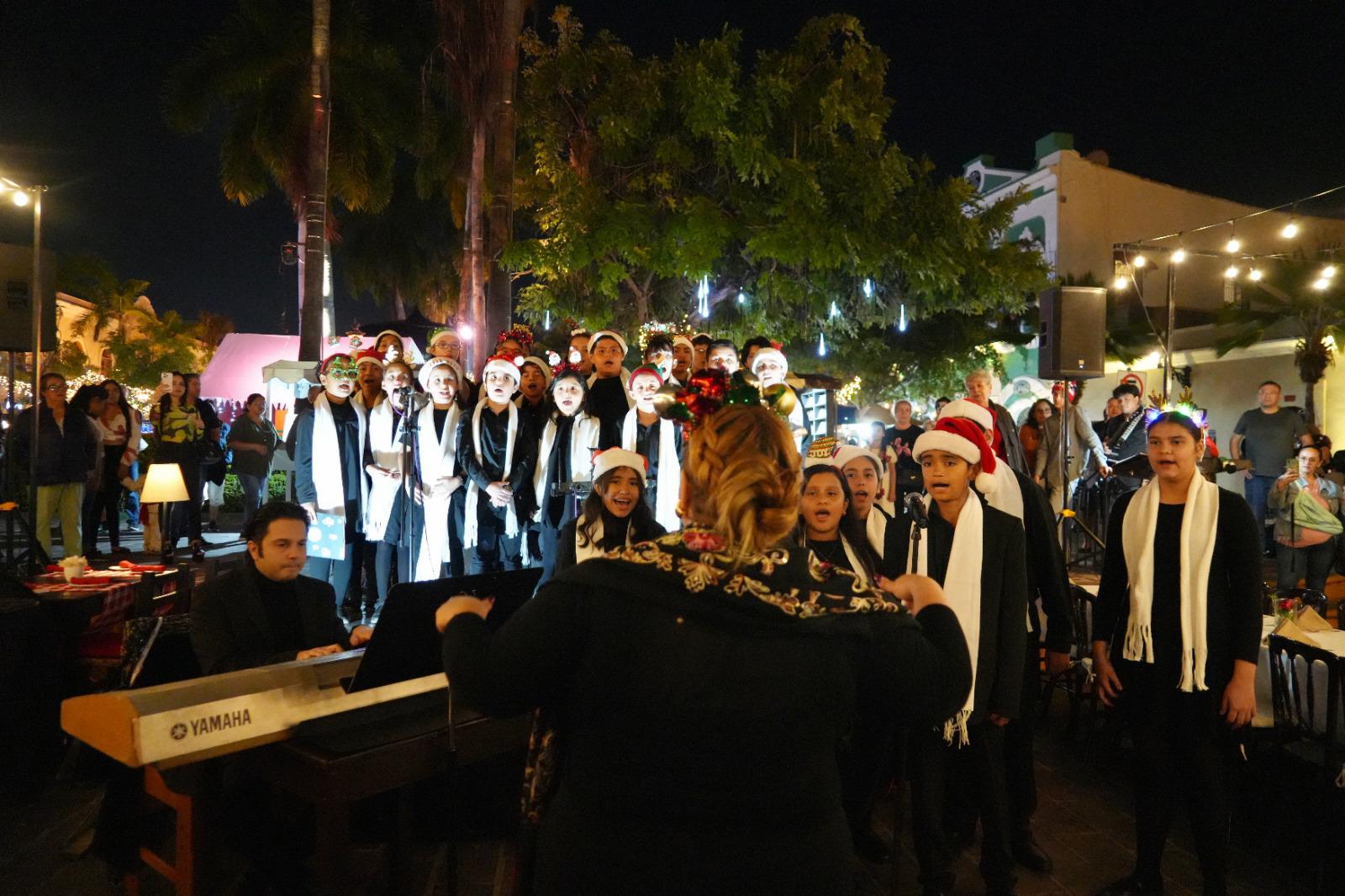 $!La agrupación es dirigida por la maestra Mariela Angulo y en el piano participó Miguel Rivera.