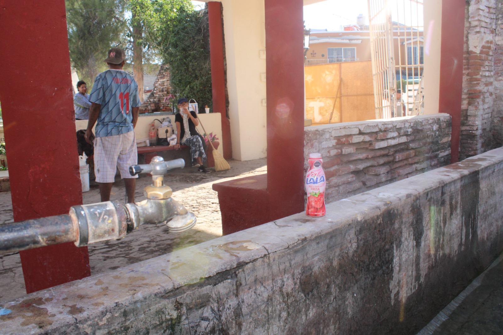 $!Inconforma a vecinos falta de agua, saqueo y basura en panteón municipal de Rosario