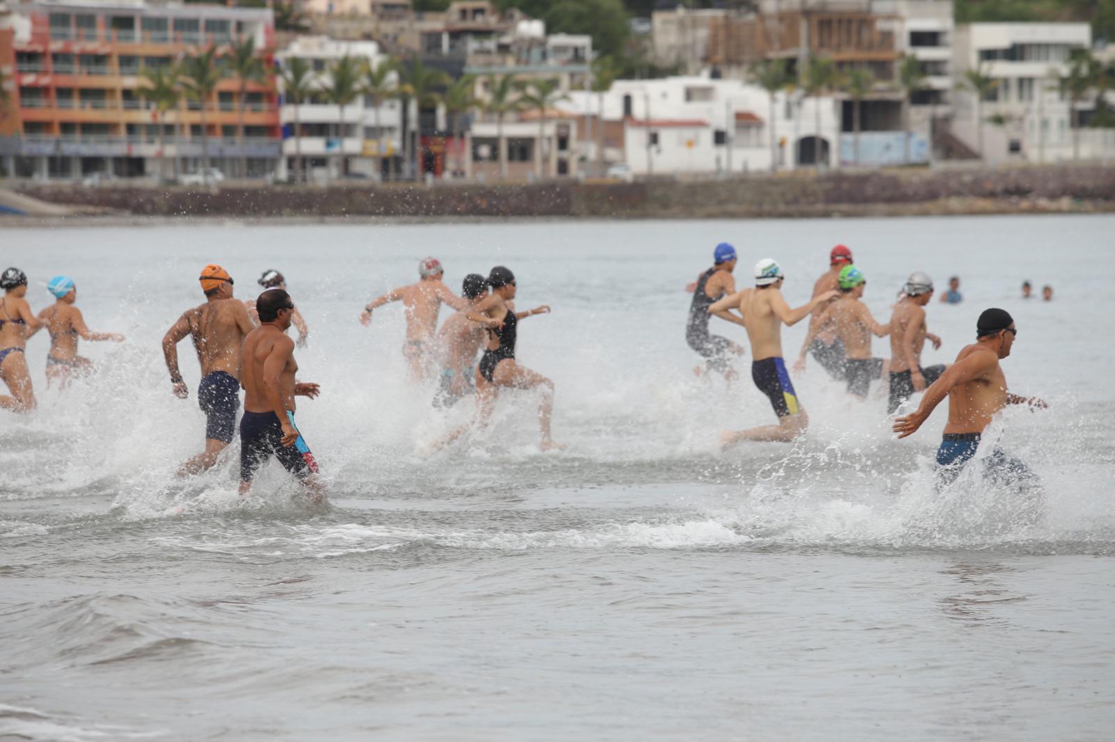 $!Ian José Gamboa e Itchel Reyes triunfan en la octava Puntuable de Natación