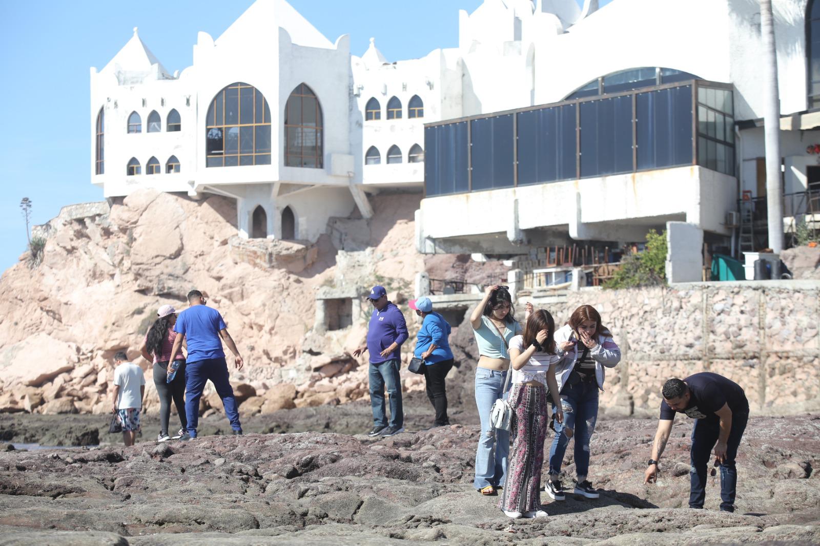 $!Visitantes nacionales disfrutan de Mazatlán en el último fin de semana del año