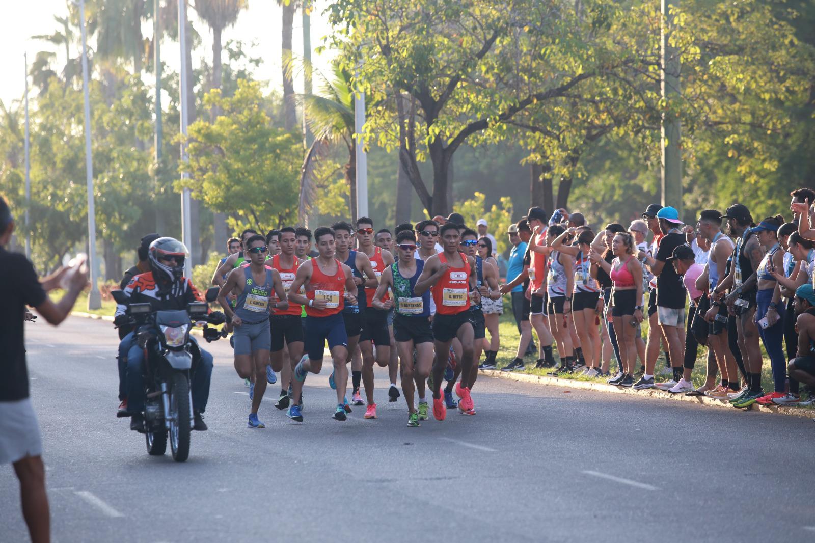 $!Impone Elvia Beatriz Carranco nueva marca en la Carrera 5 KM Urbanianos Premier