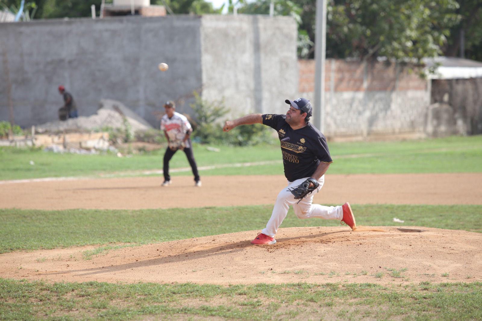 $!Familia Velarde sorprende a Turbiza al comienzo de playoffs Liga de Meseros