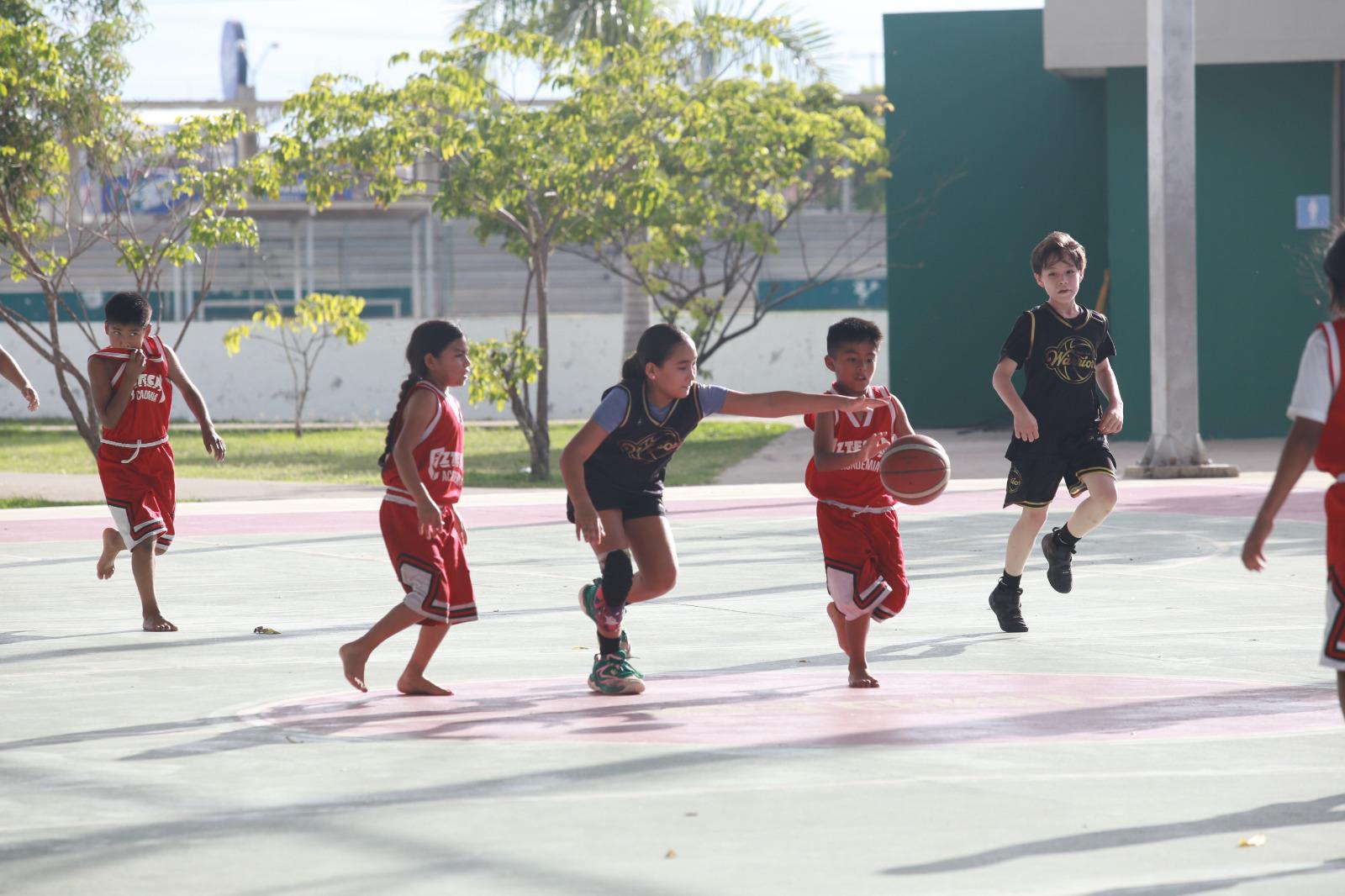 $!Niños Triquis hacen de las suyas en Olimpiada Indígena