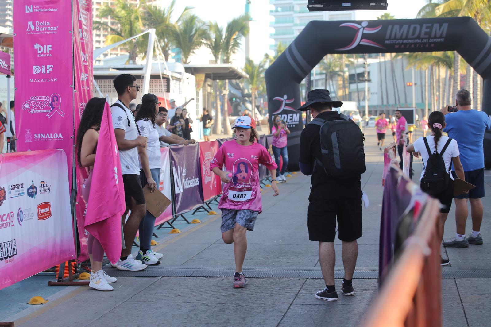 $!Multitudinaria asistencia forma parte de la Carrera Rosa, en Mazatlán