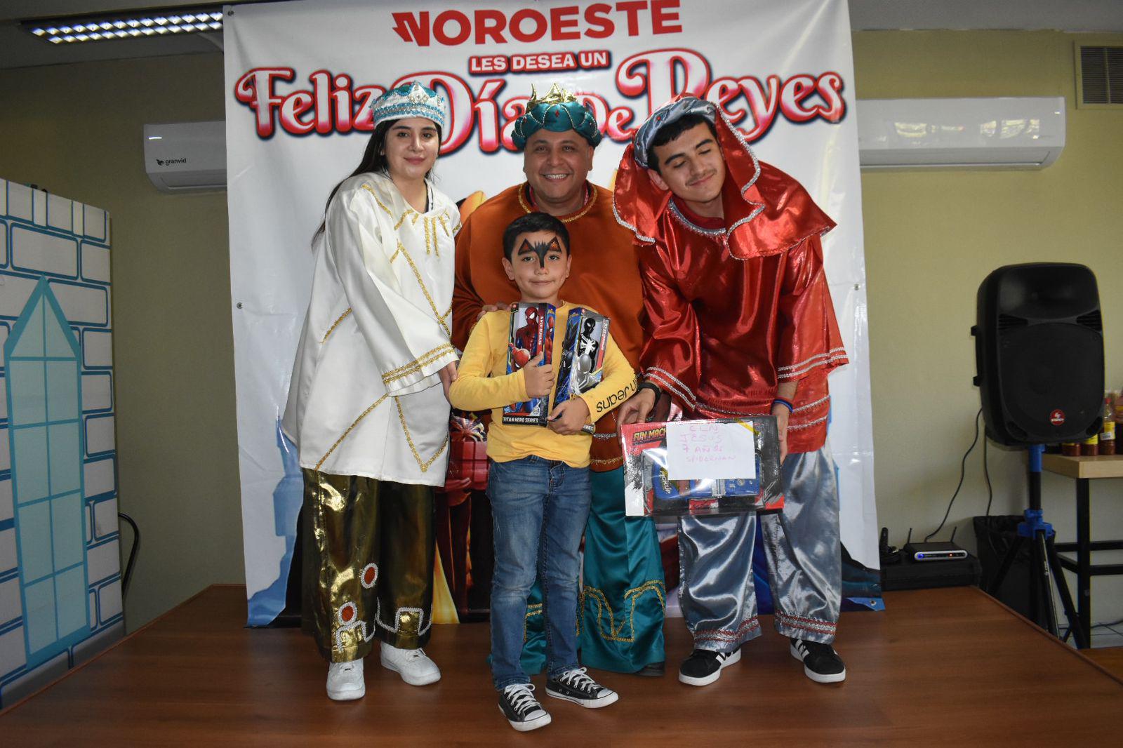 $!Llegan los Reyes Magos de Noroeste a Culiacán y transforman la ilusión de los pequeños en alegría