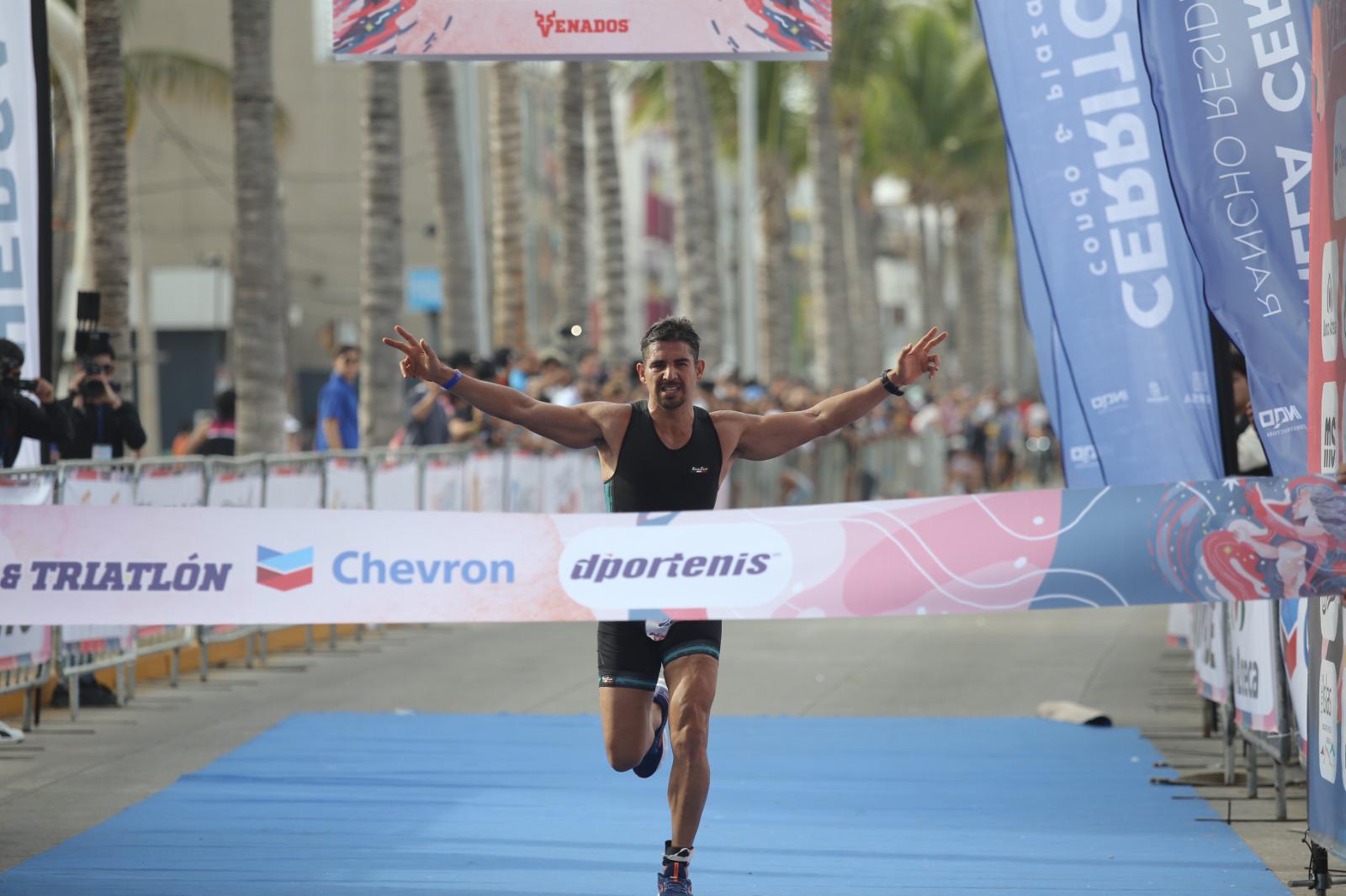 $!Esteban Gómez y Daniela García se llevan la gloria del Triatlón Pacífico 2023