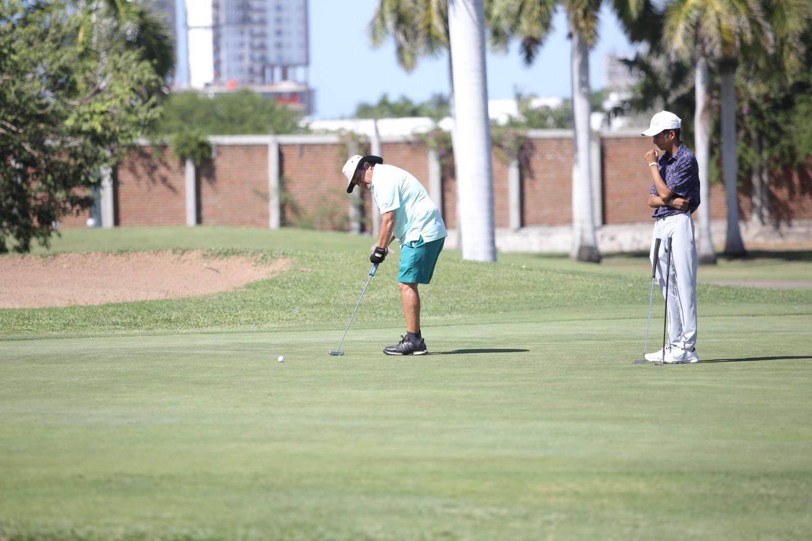 $!Golfistas toman la salida de Torneo Anual de Golf El Cid