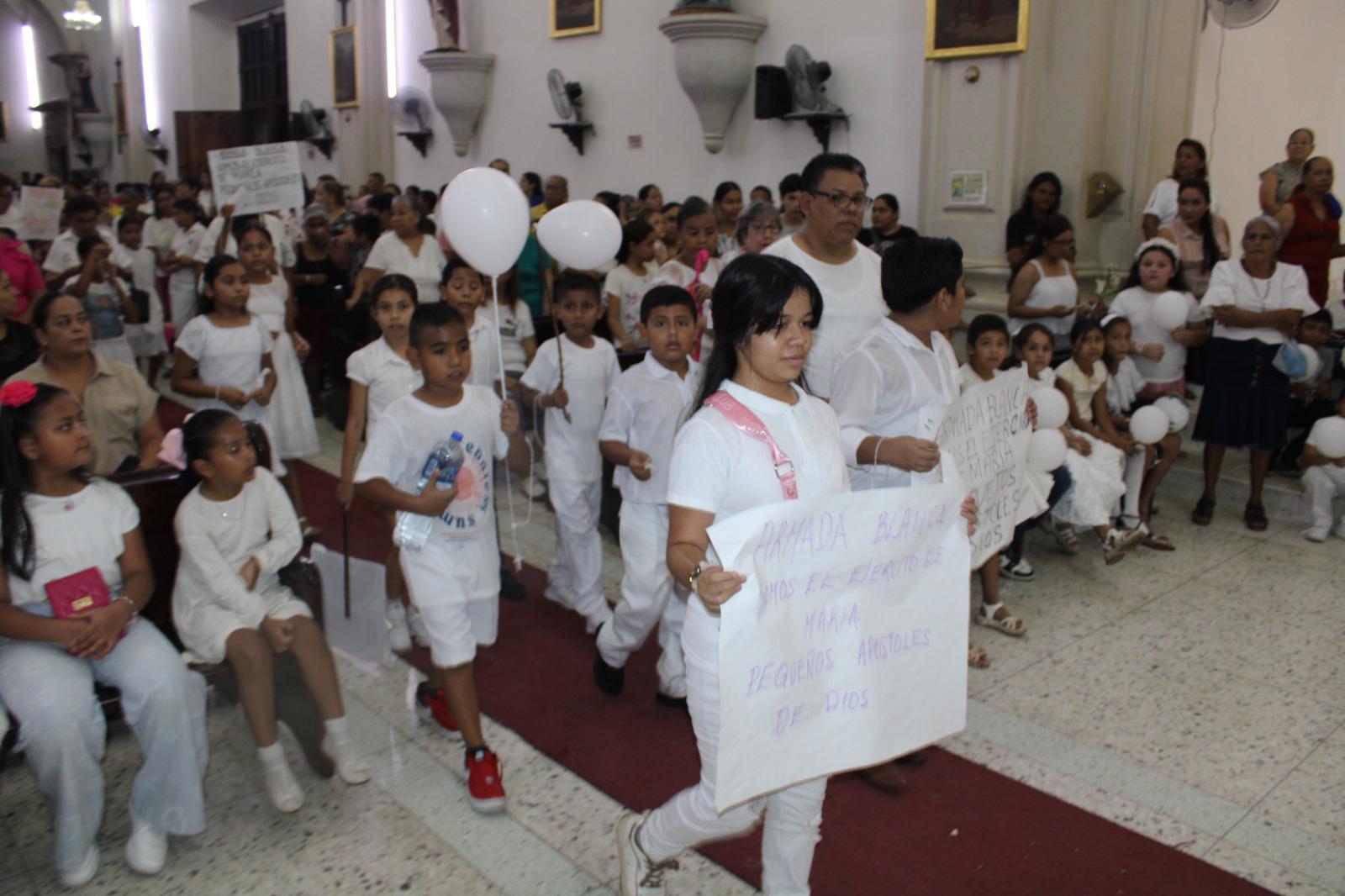 $!Pese a lluvia, niños ofrendan su alegría y peregrinar a la Virgen de Rosario