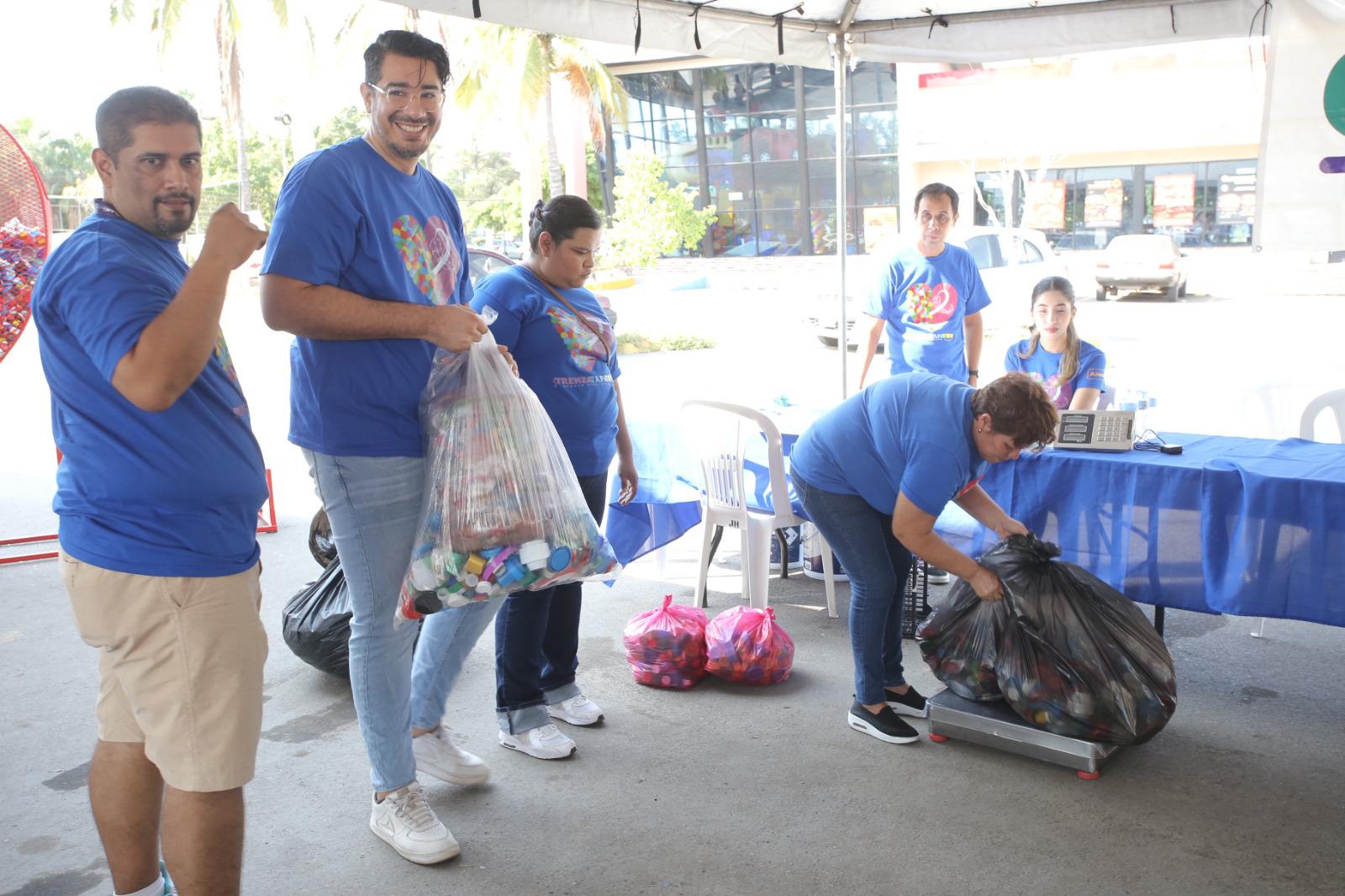 $!Celebran el Trenzatapatón en Mazatlán; buscan recolectar 200 trenzas y una tonelada de tapitas